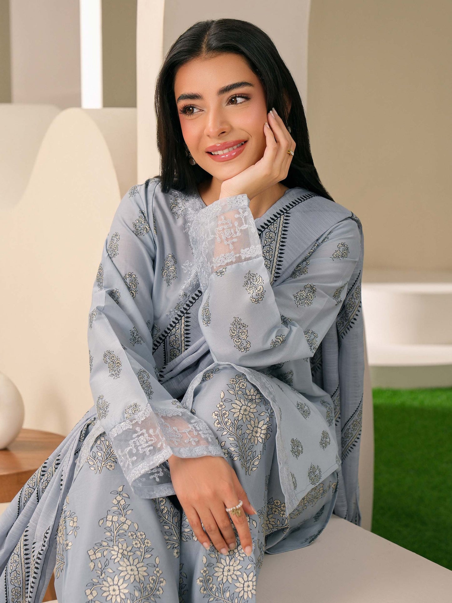 3 Piece Lawn Suit-Embroidered (Unstitched)