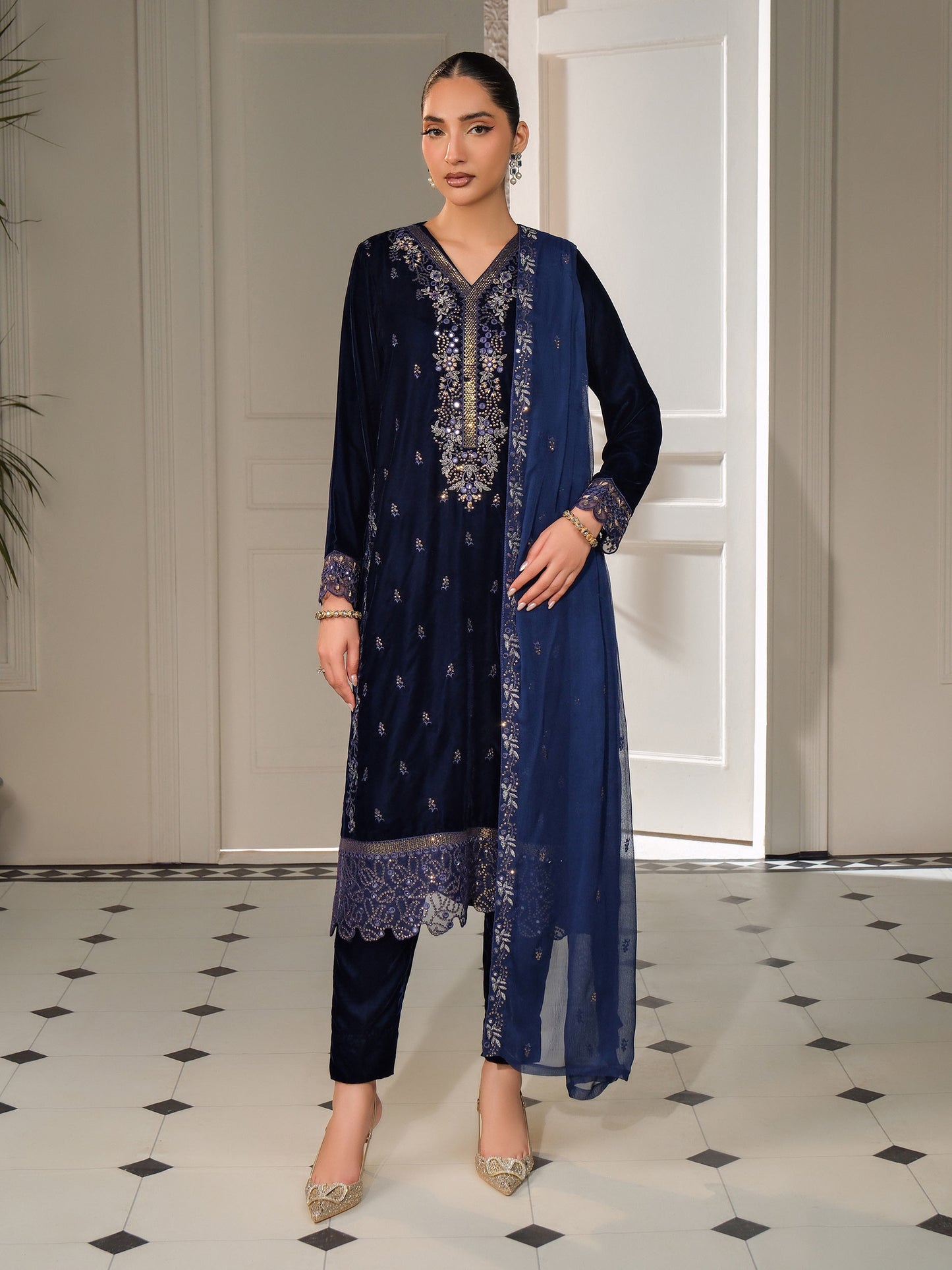 3 Piece Velvet Suit-Embroidered (Unstitched)