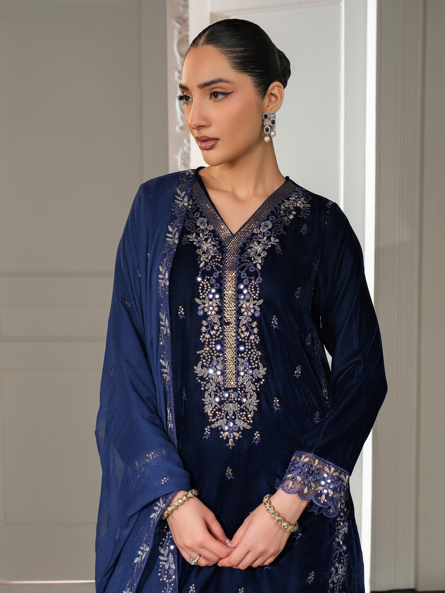 3 Piece Velvet Suit-Embroidered (Unstitched)