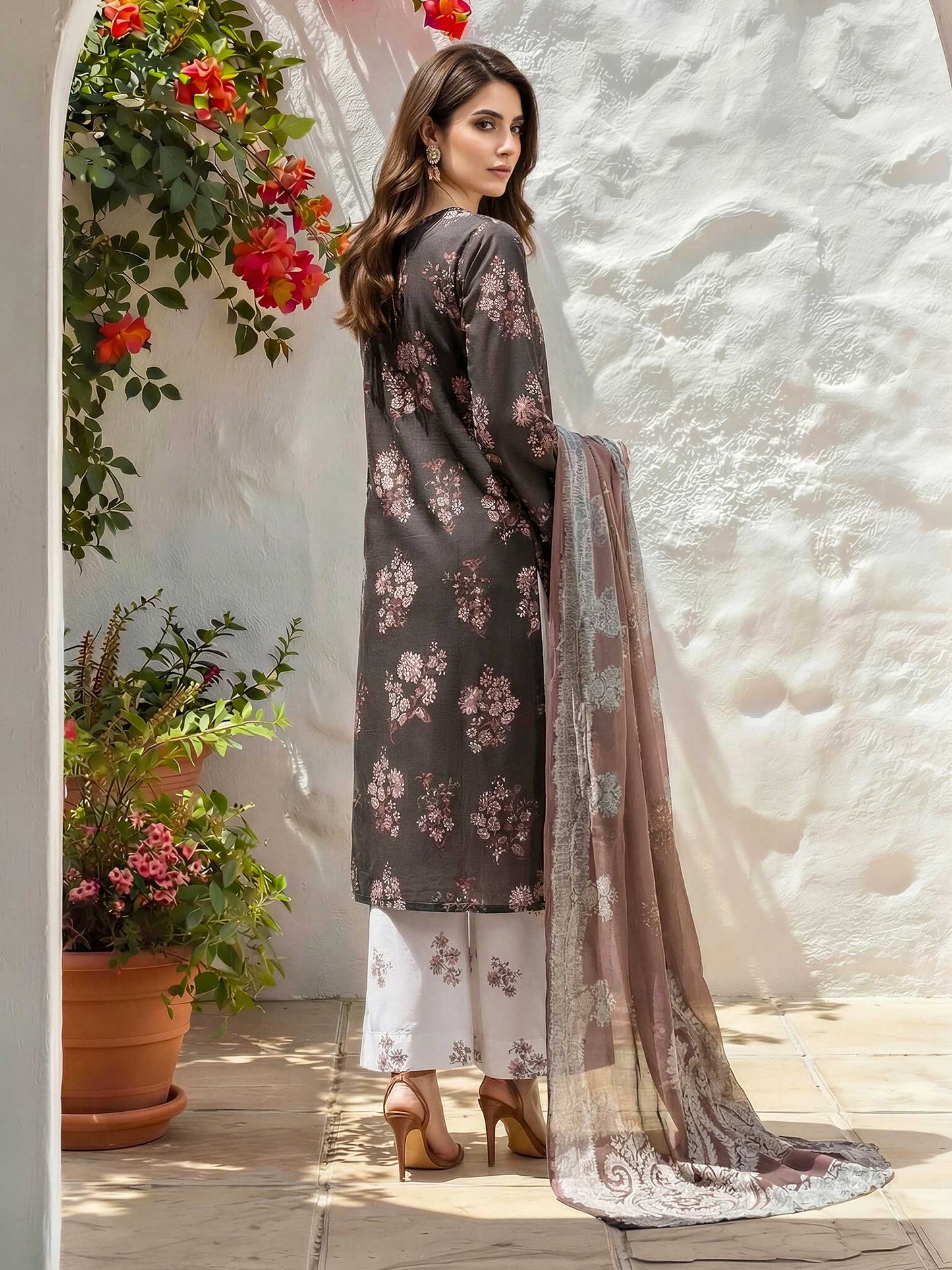 3 Piece Lawn Suit- Embroidered (Unstitched)