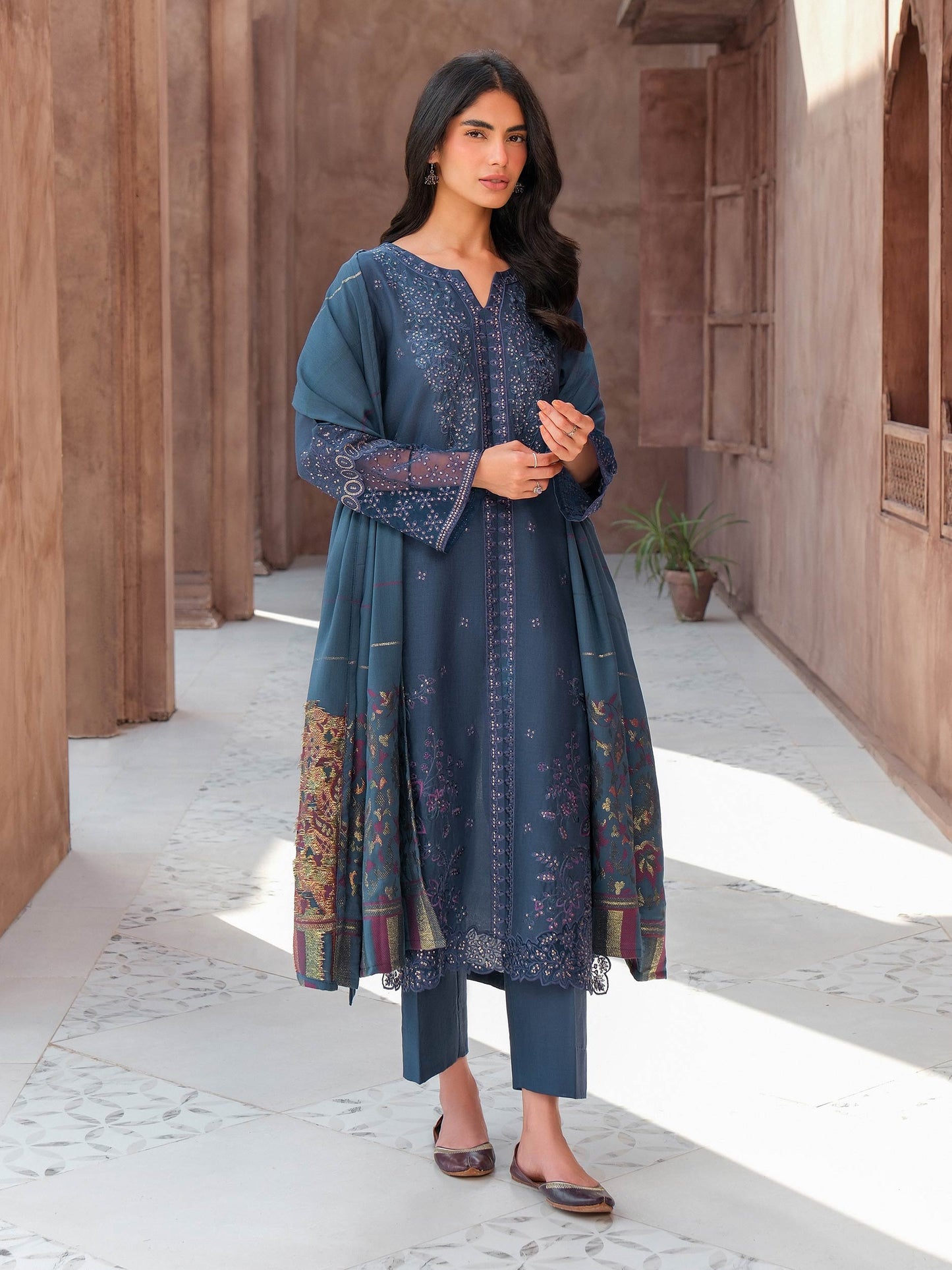 3 Piece Khaddar Suit-Embroidered (Unstitched)