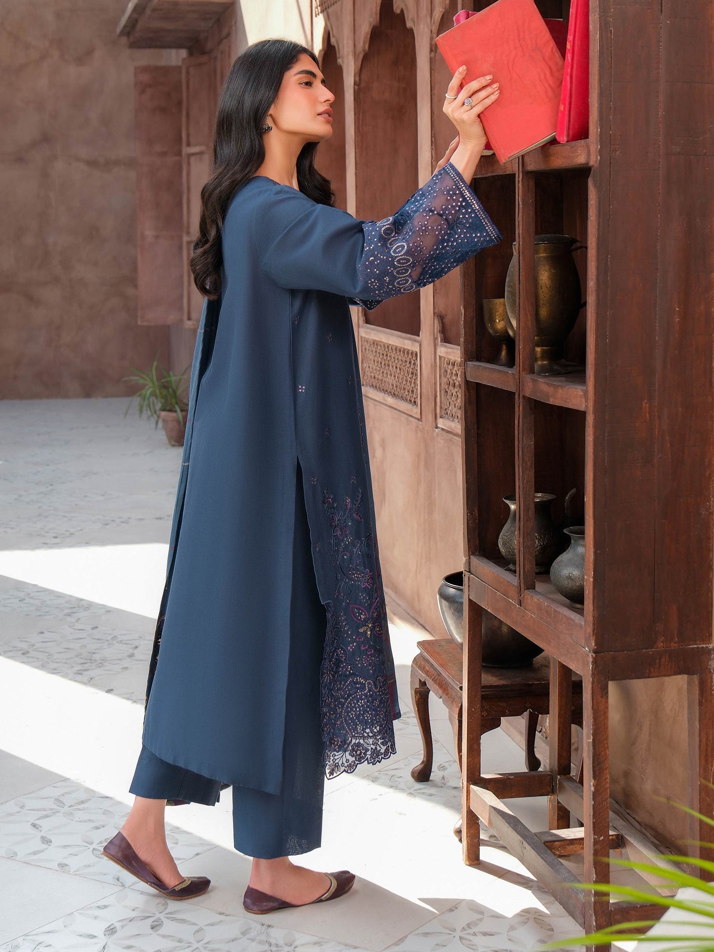 3 Piece Khaddar Suit-Embroidered (Unstitched)
