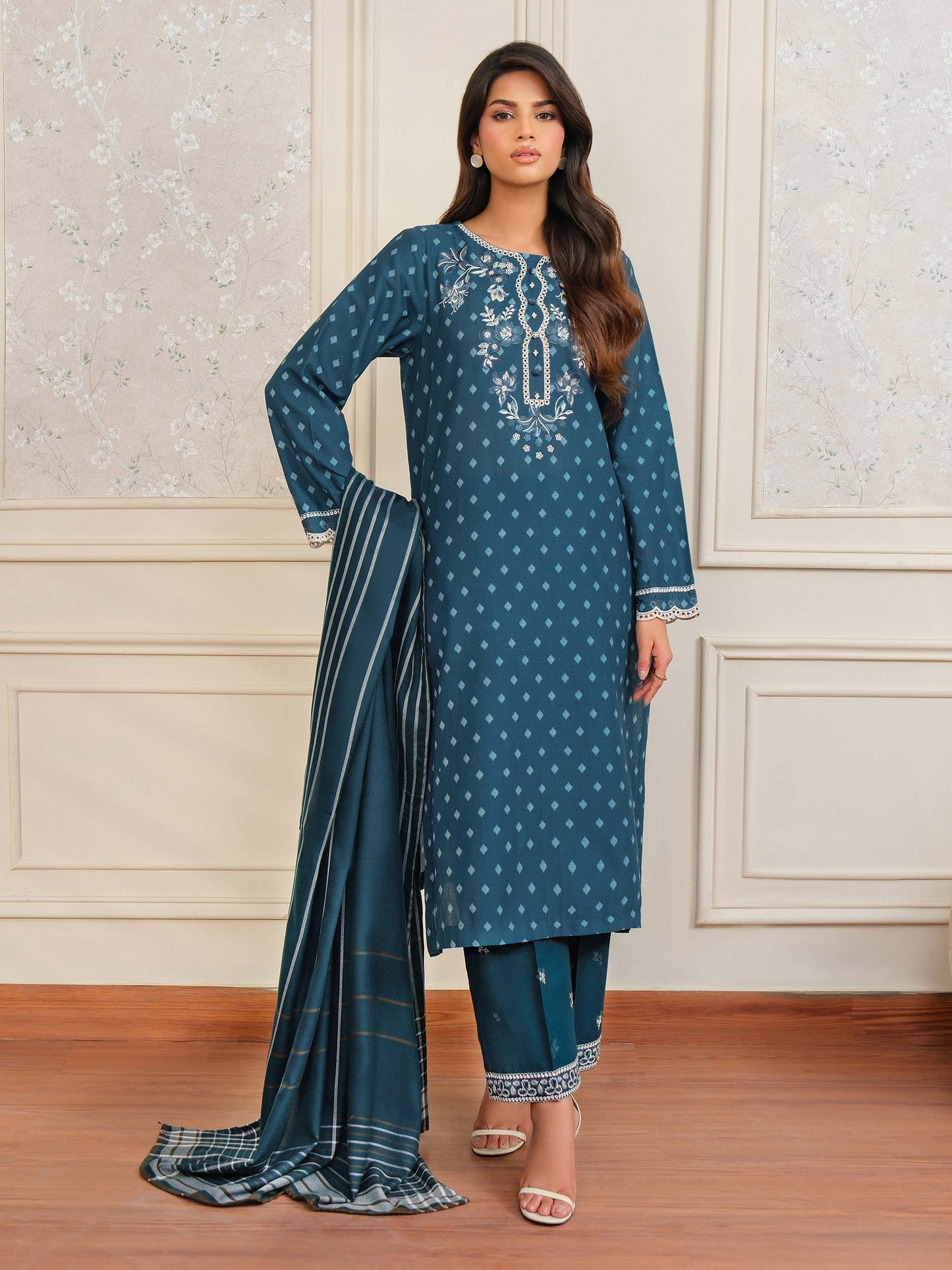 3 Piece Khaddar Suit-Embroidered (Unstitched)