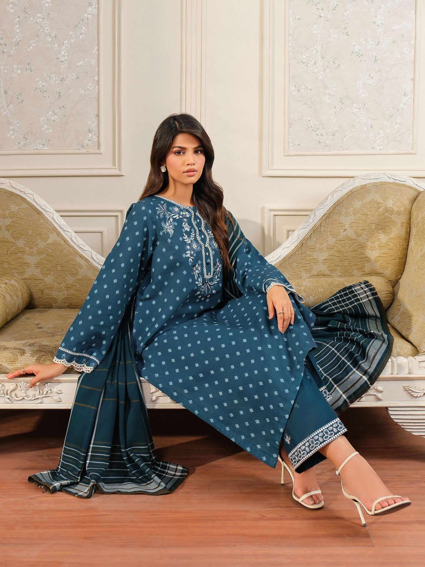 3 Piece Khaddar Suit-Embroidered (Unstitched)