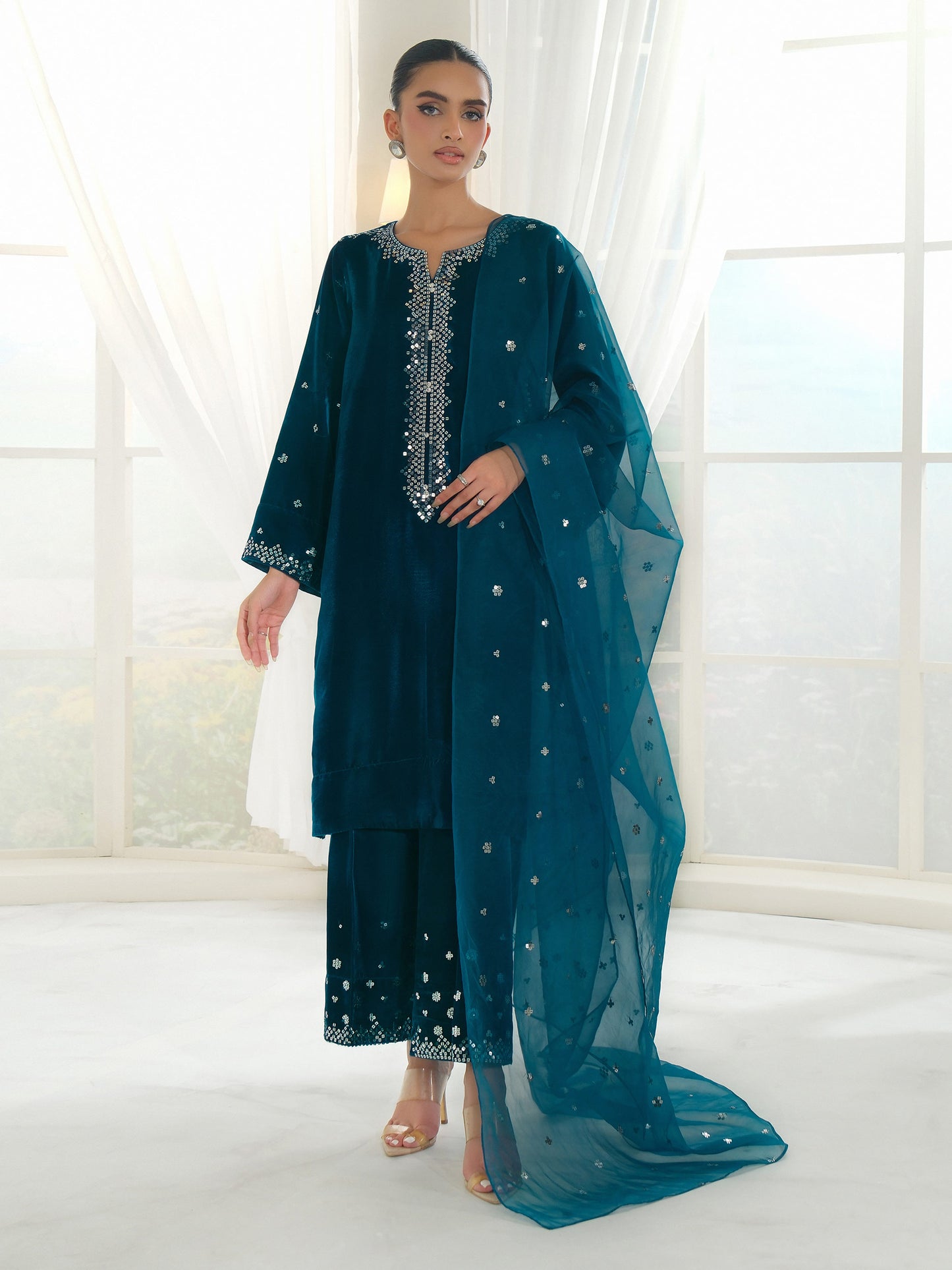 3 Piece Velvet Suit-Embroidered (Unstitched)