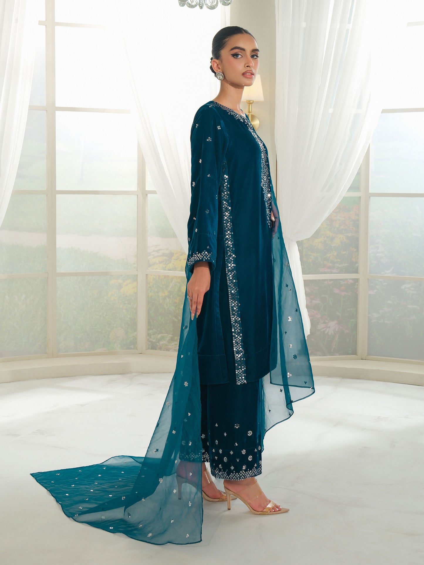 3 Piece Velvet Suit-Embroidered (Unstitched)