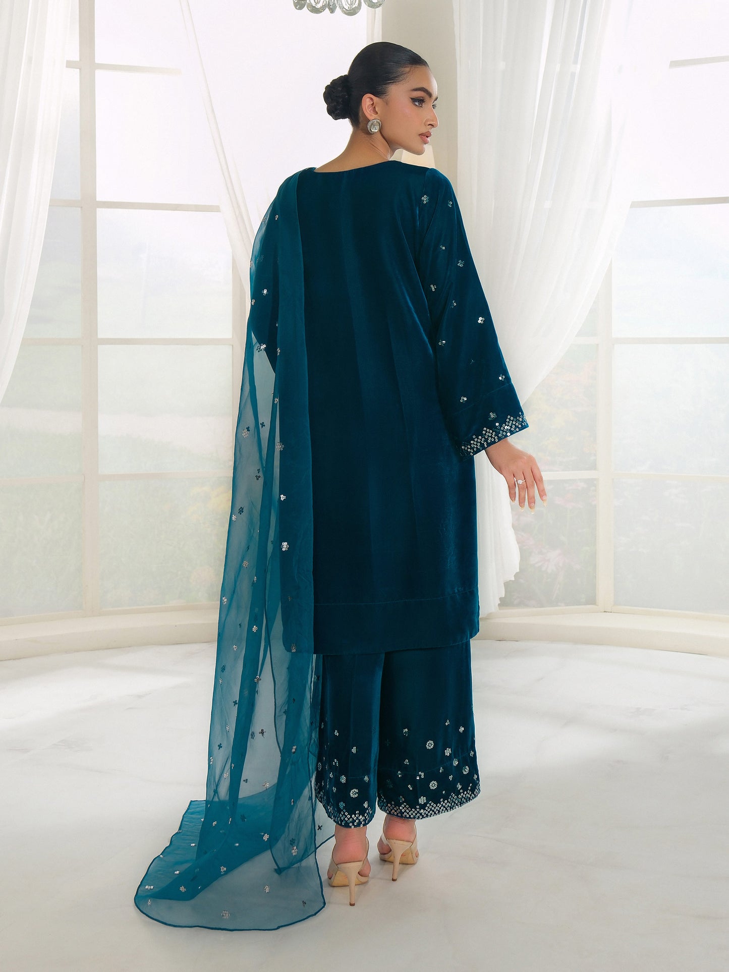 3 Piece Velvet Suit-Embroidered (Unstitched)