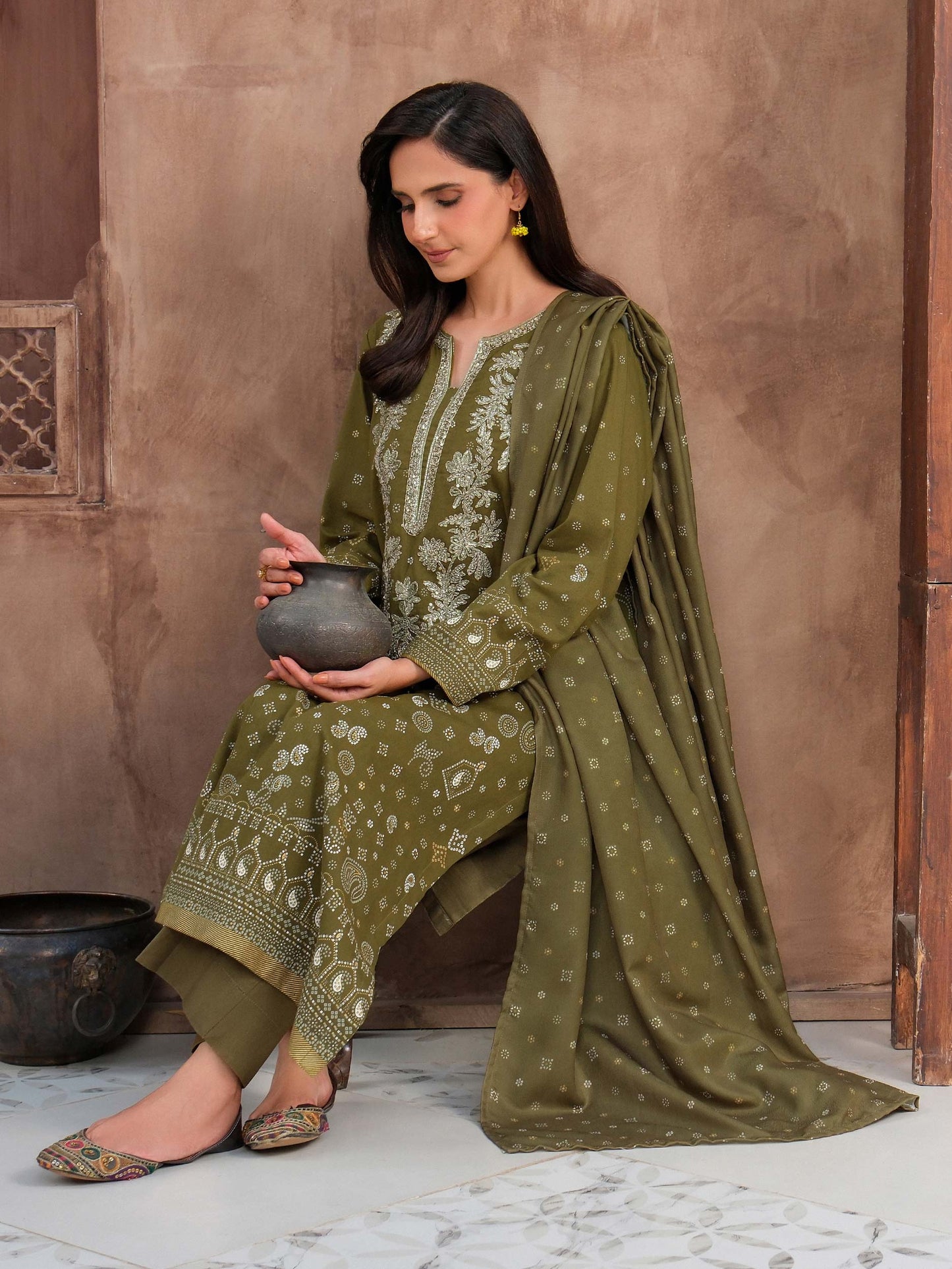 3 Piece Khaddar Suit-Embroidered (Unstitched)