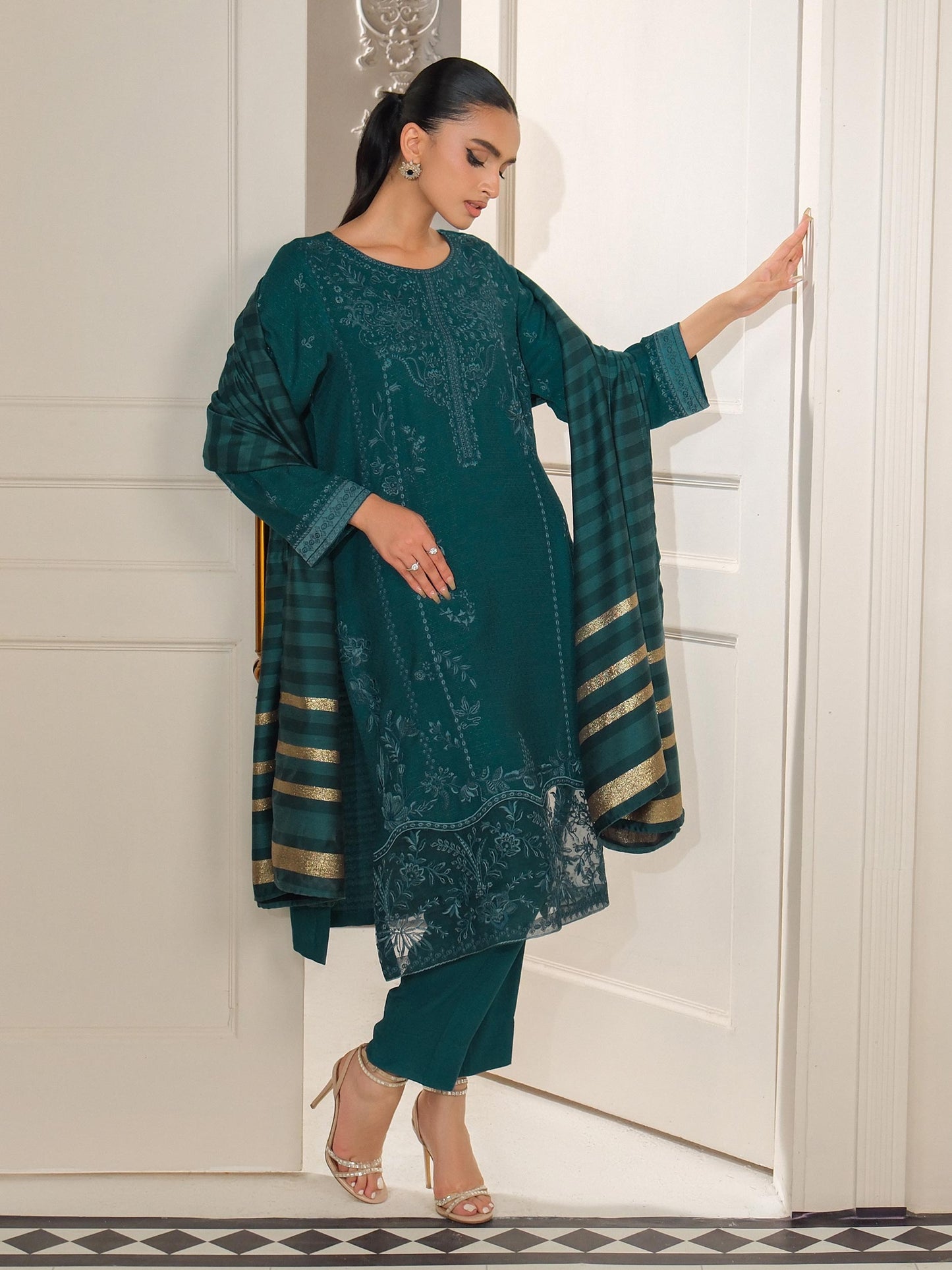 3 Piece Karandi Suit-Embroidered (Unstitched)