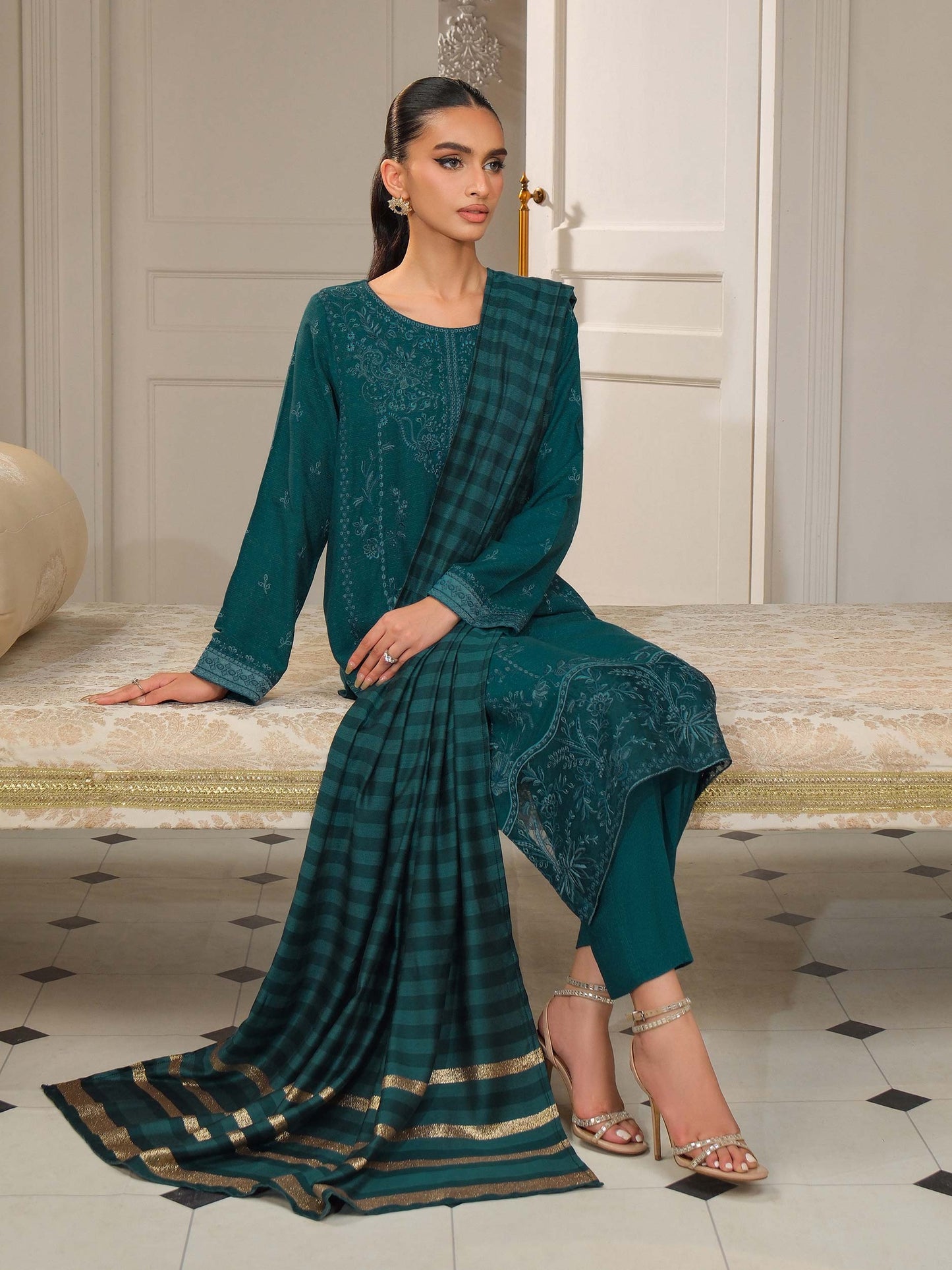 3 Piece Karandi Suit-Embroidered (Unstitched)