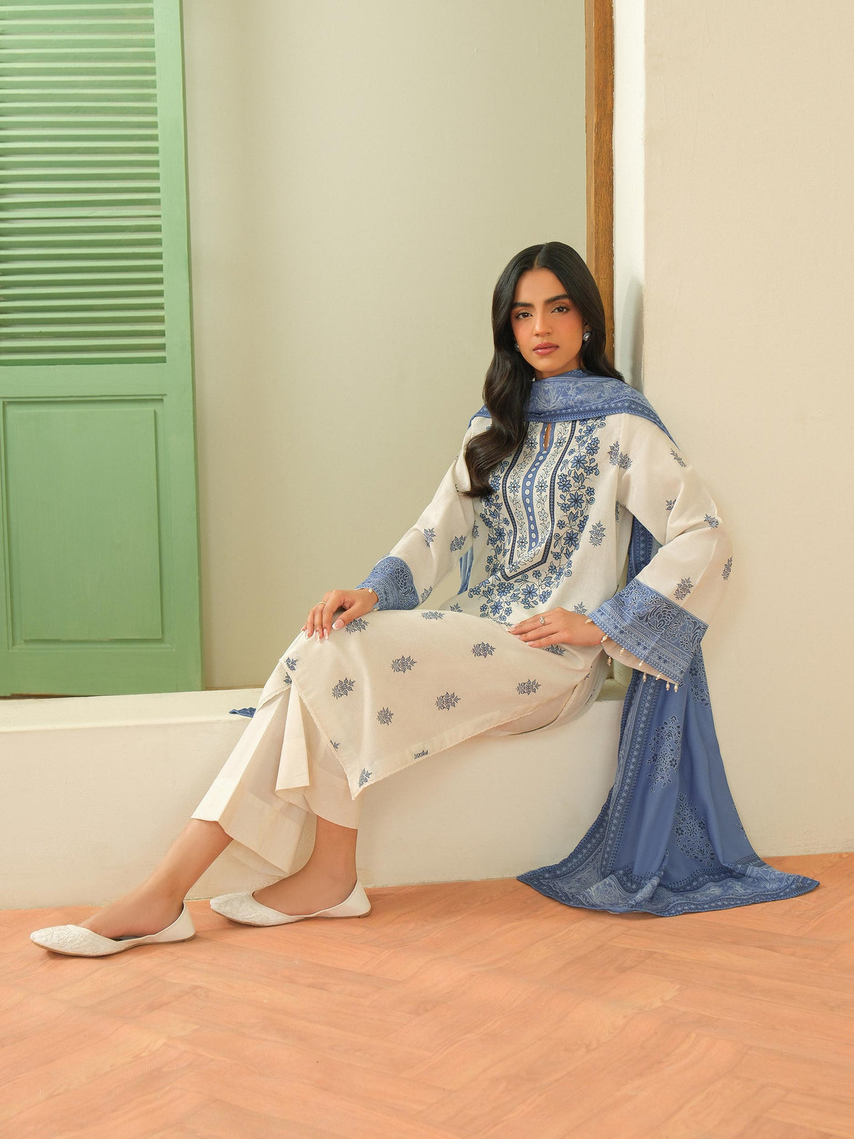 2 Piece Khaddar Paste Suit (Unstitched)