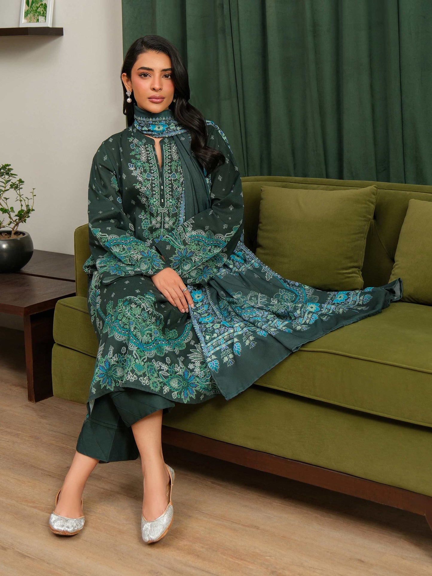 3 Piece Khaddar Suit-Printed (Unstitched)