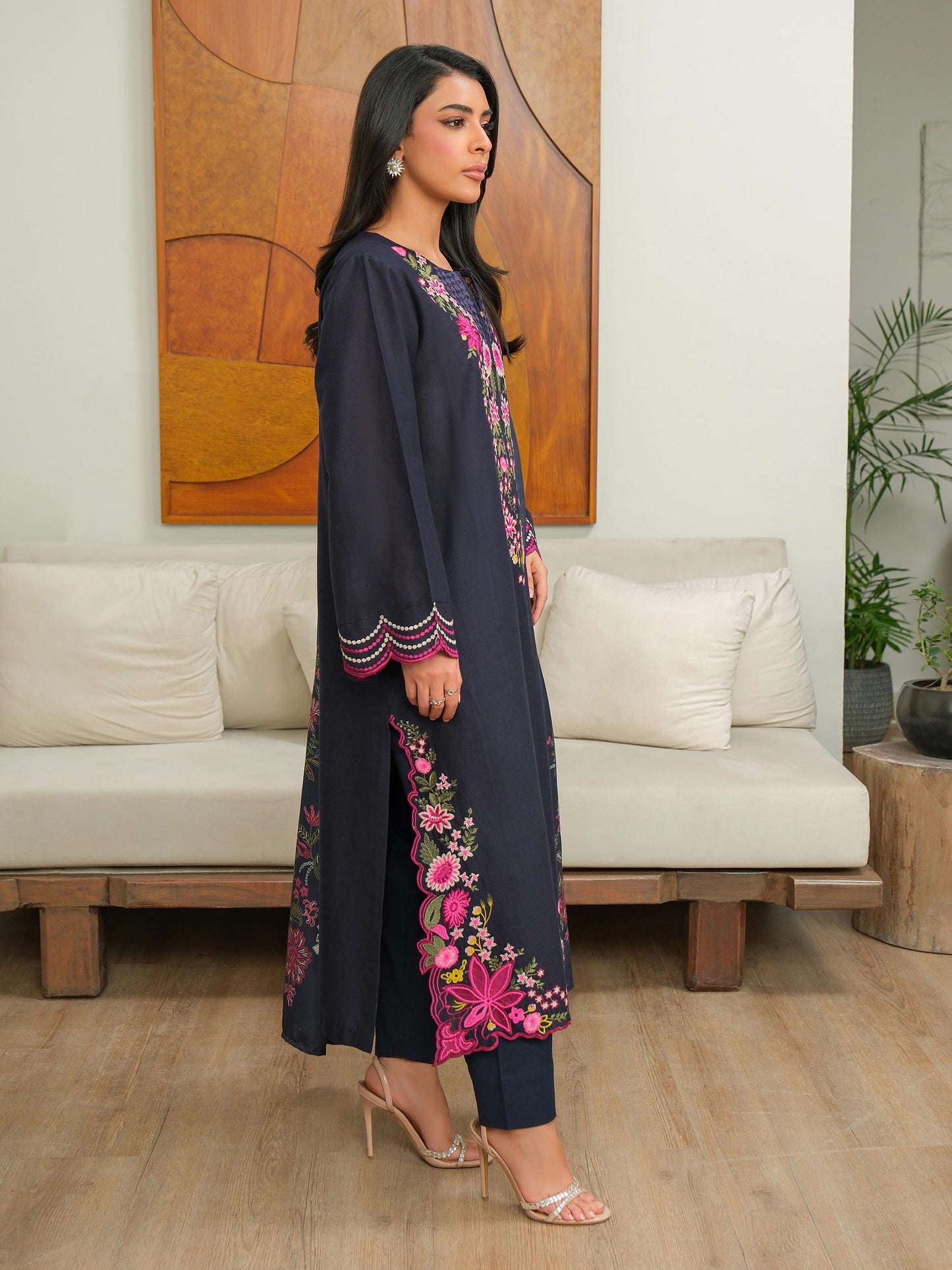 3 Piece Khaddar Suit-Embroidered (Unstitched)