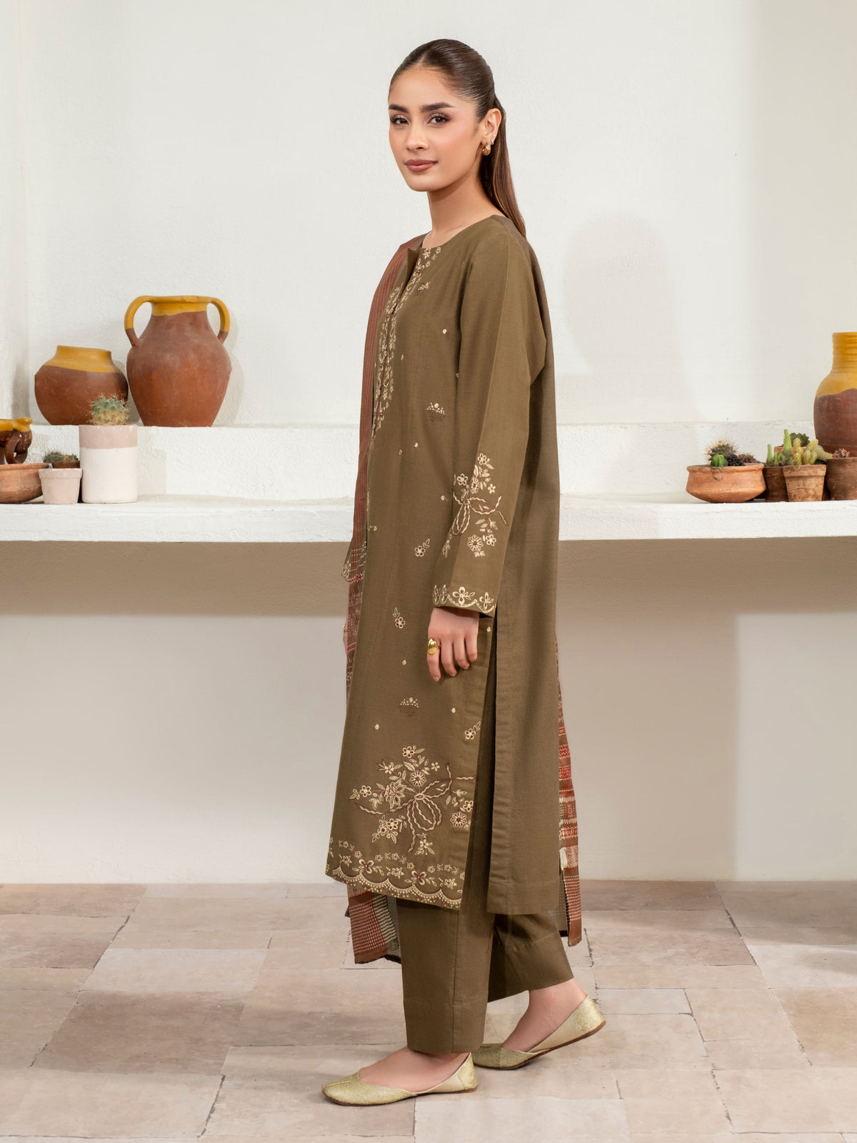 3 Piece Khaddar Suit-Embroidered (Unstitched)