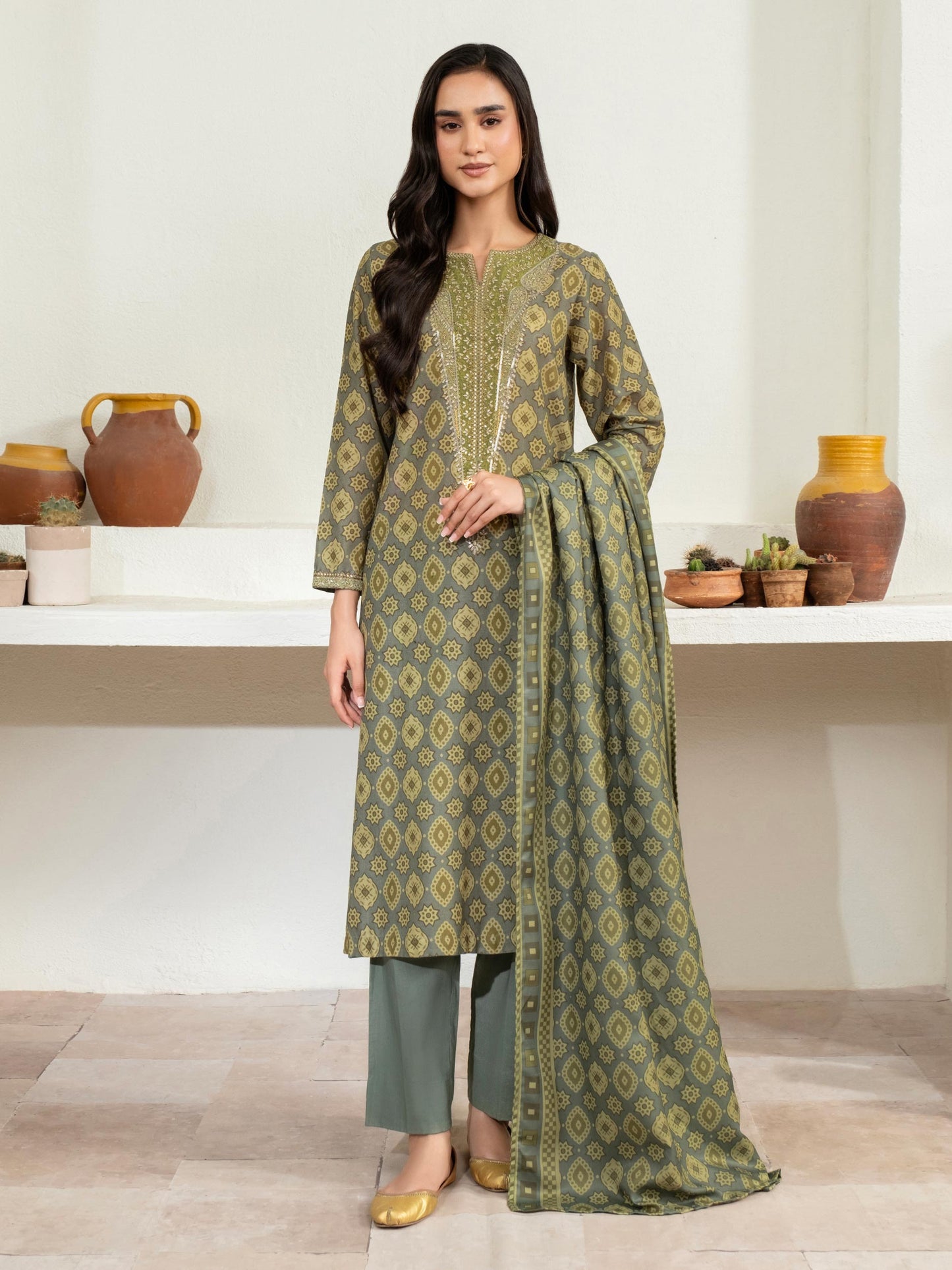 3 Piece Khaddar Suit-Embroidered (Unstitched)