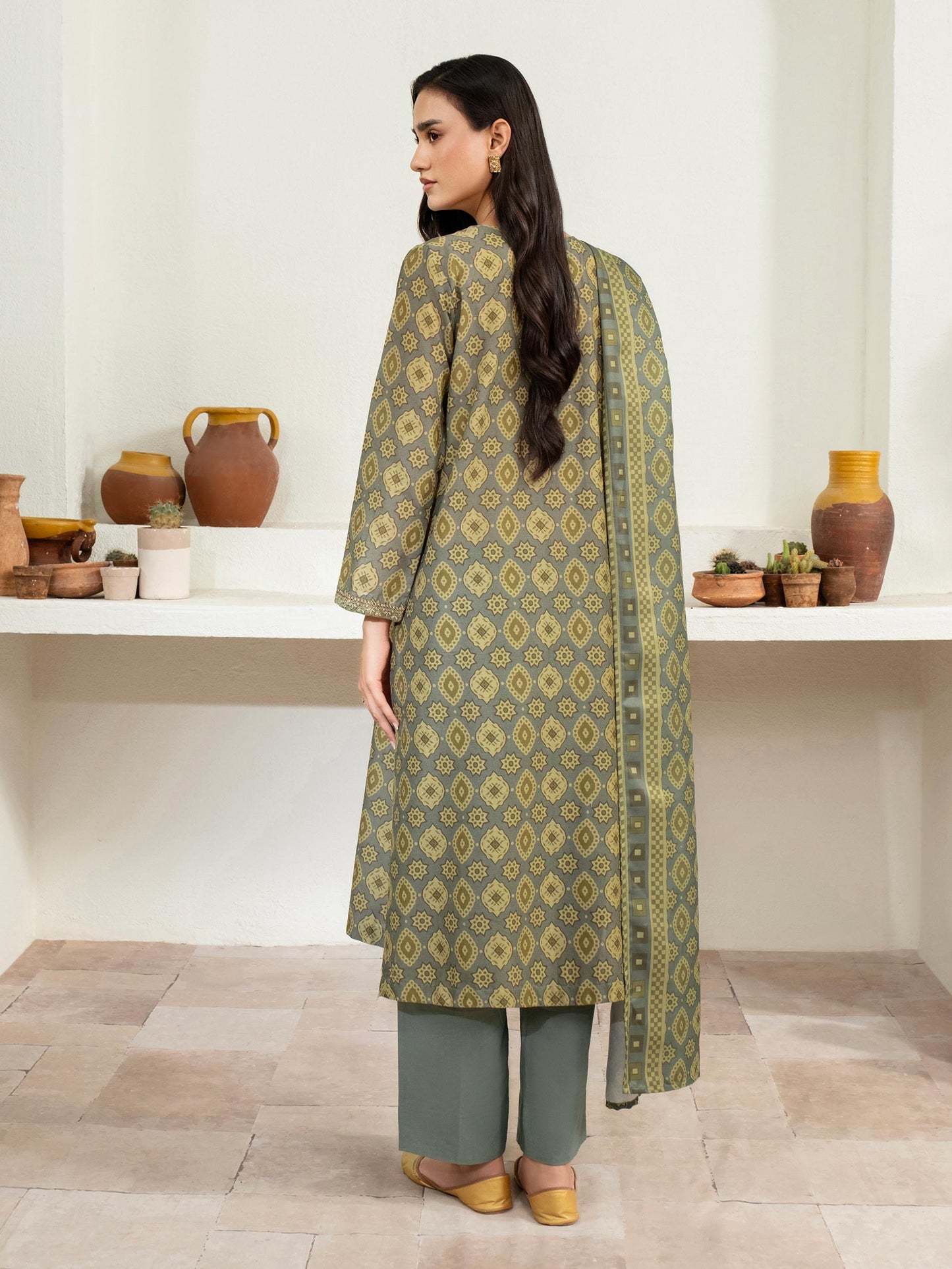3 Piece Khaddar Suit-Embroidered (Unstitched)