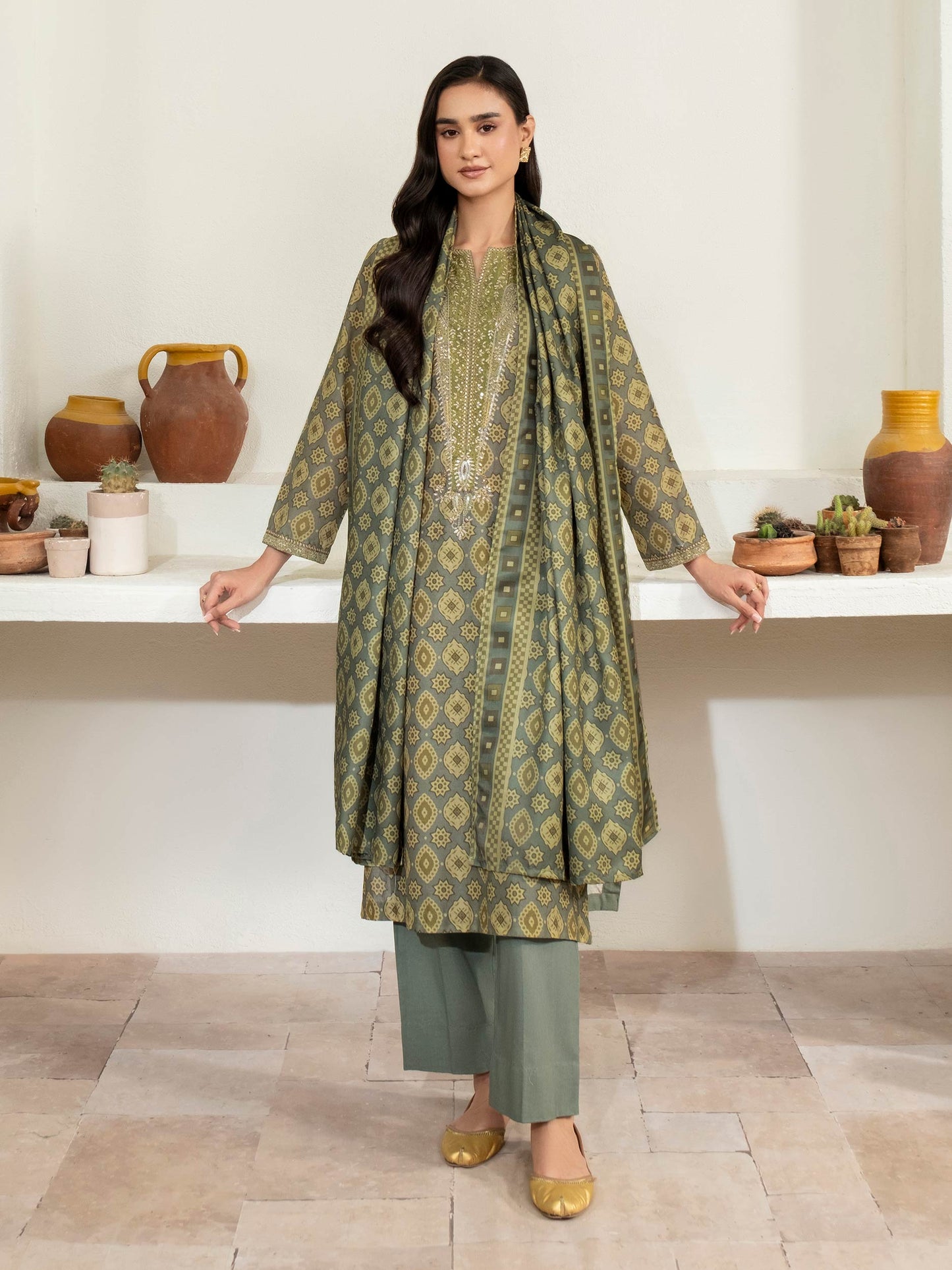 3 Piece Khaddar Suit-Embroidered (Unstitched)