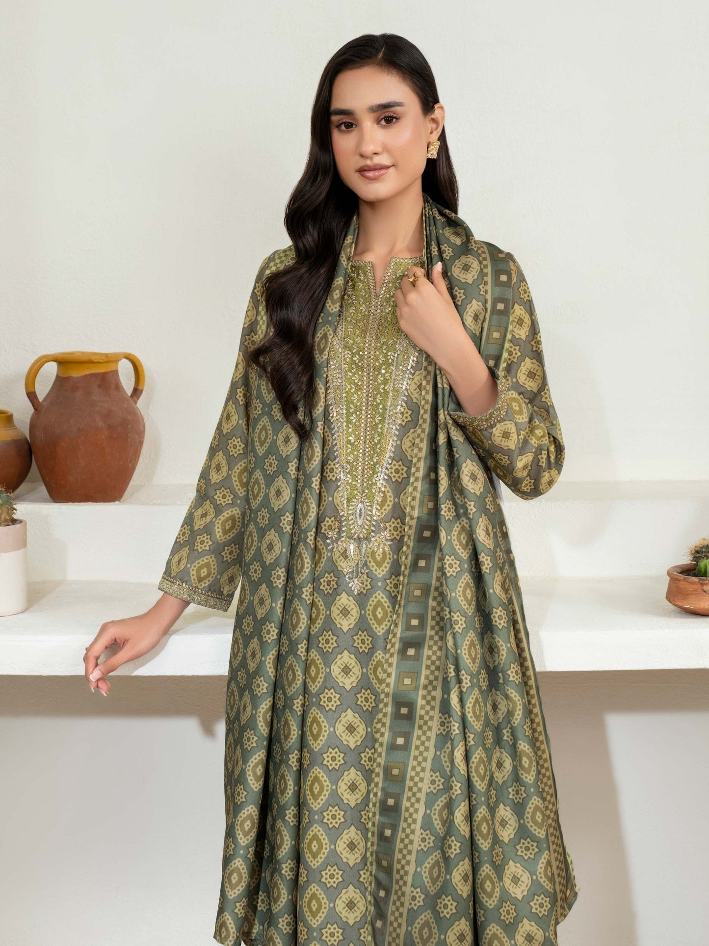 3 Piece Khaddar Suit-Embroidered (Unstitched)