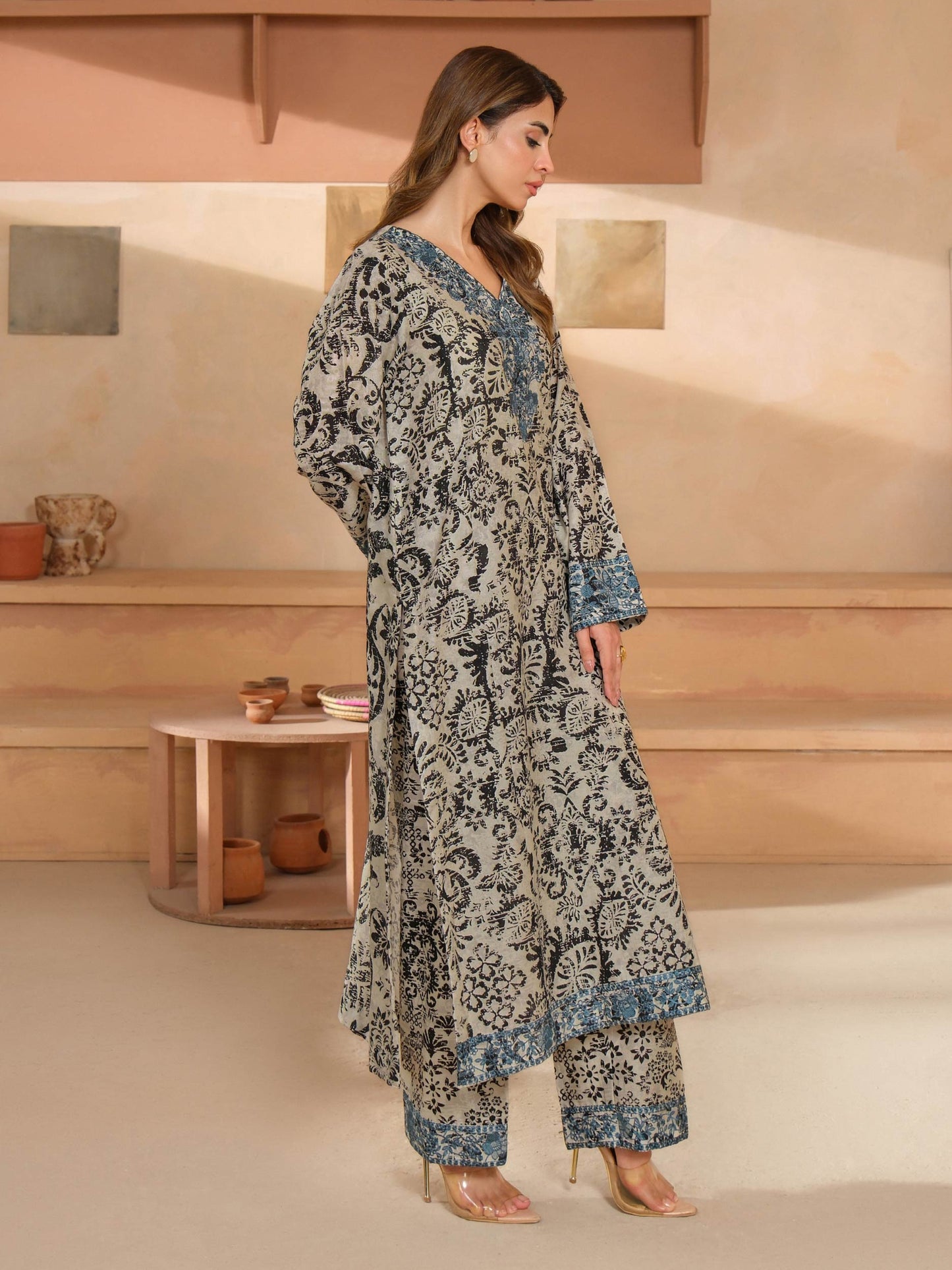 2 Piece Khaddar Suit-Embroidered (Unstitched)