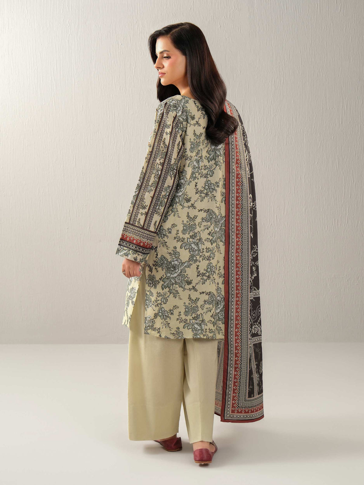 3 Piece Khaddar Suit-Embroidered (Unstitched)