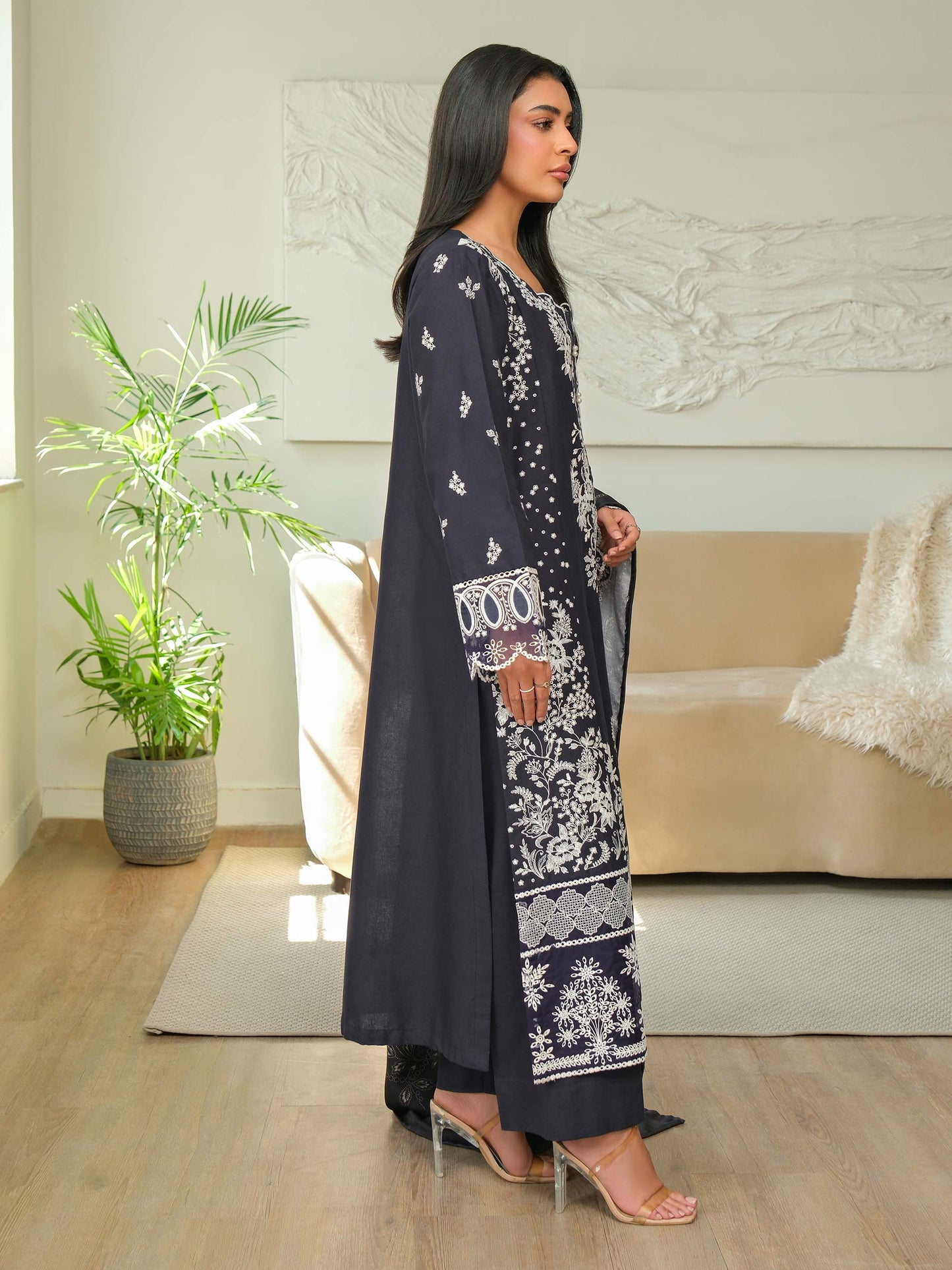 3 Piece Khaddar Suit-Embroidered (Unstitched)