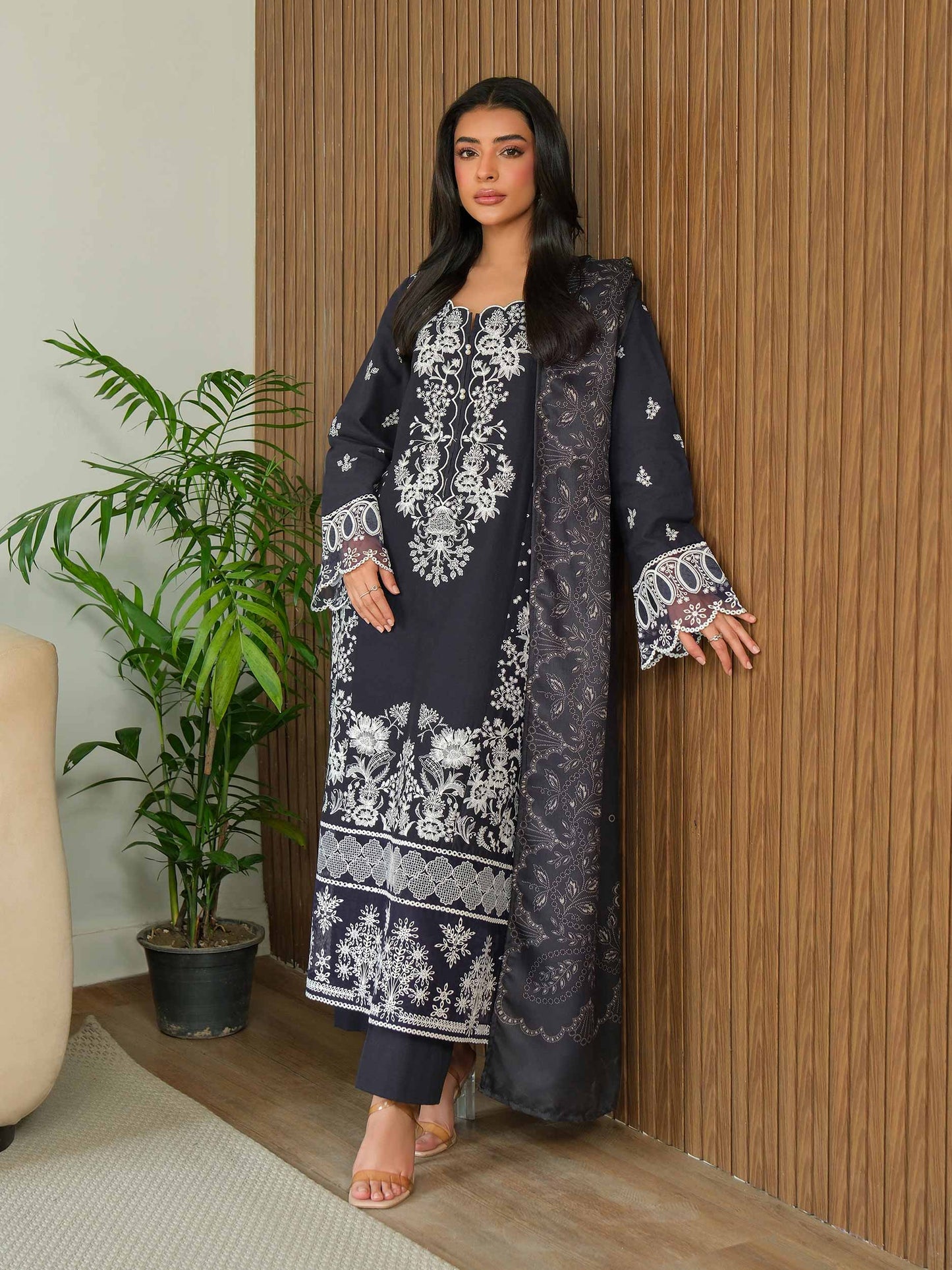 3 Piece Khaddar Suit-Embroidered (Unstitched)
