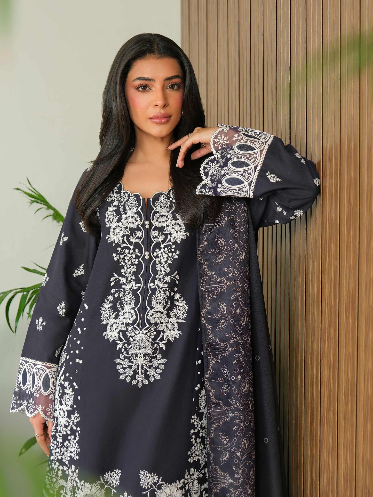 3 Piece Khaddar Suit-Embroidered (Unstitched)