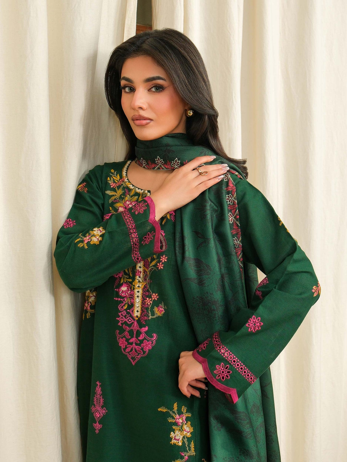 3 Piece Khaddar Suit-Embroidered (Unstitched)