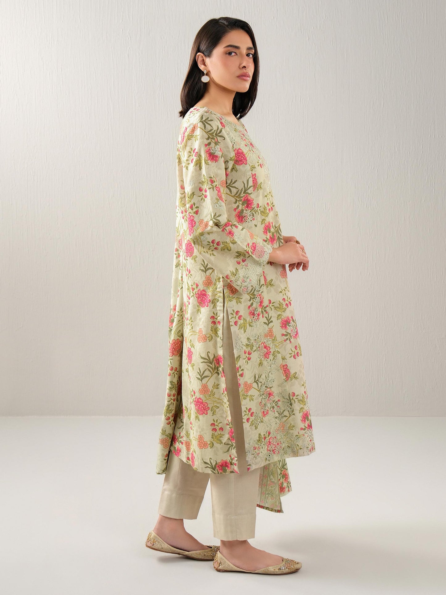 3 Piece Khaddar Suit-Embroidered (Unstitched)