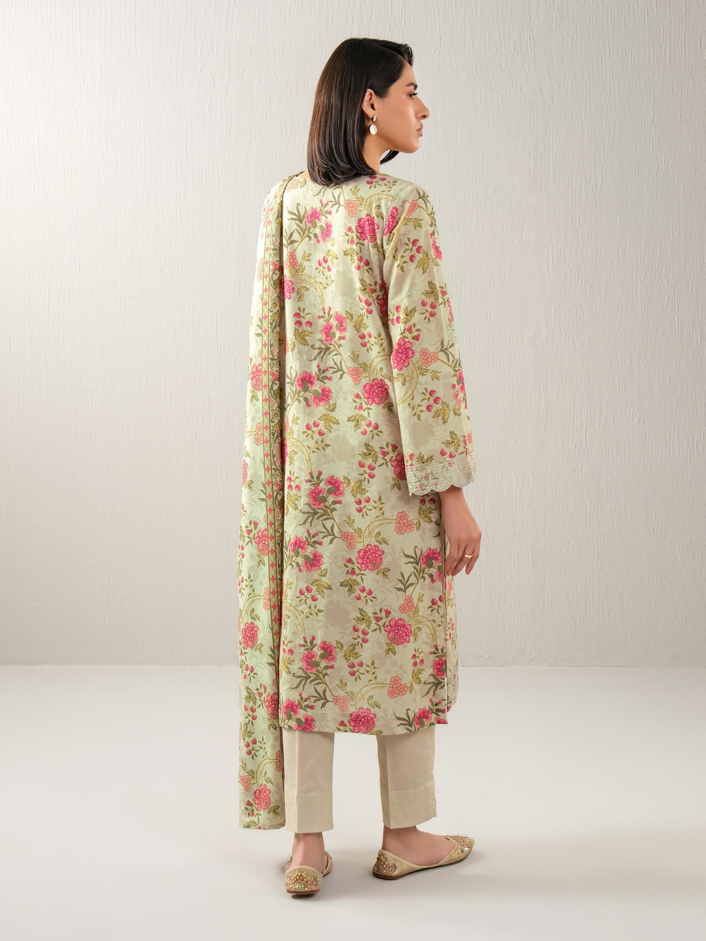 3 Piece Khaddar Suit-Embroidered (Unstitched)