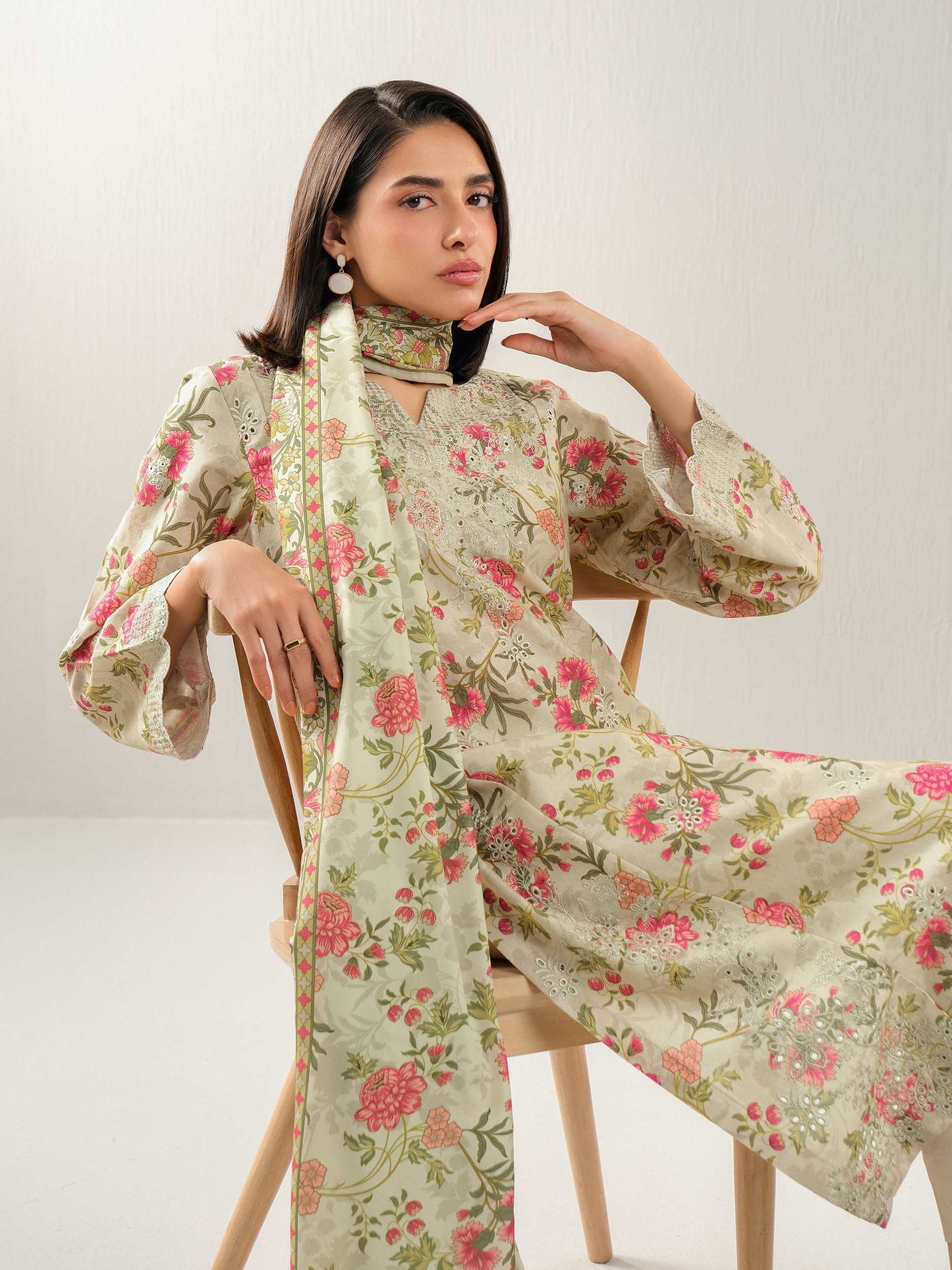 3 Piece Khaddar Suit-Embroidered (Unstitched)