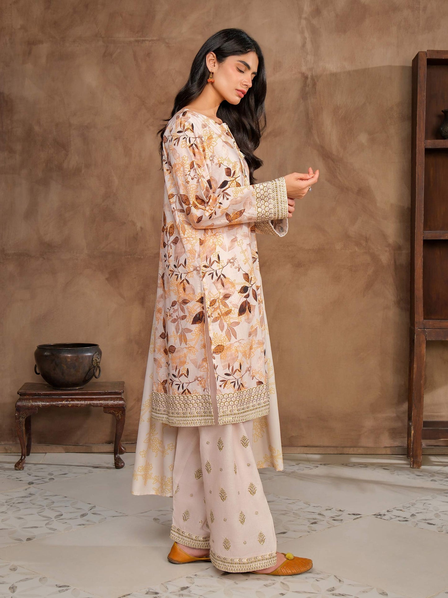3 Piece Khaddar Suit-Embroidered (Unstitched)