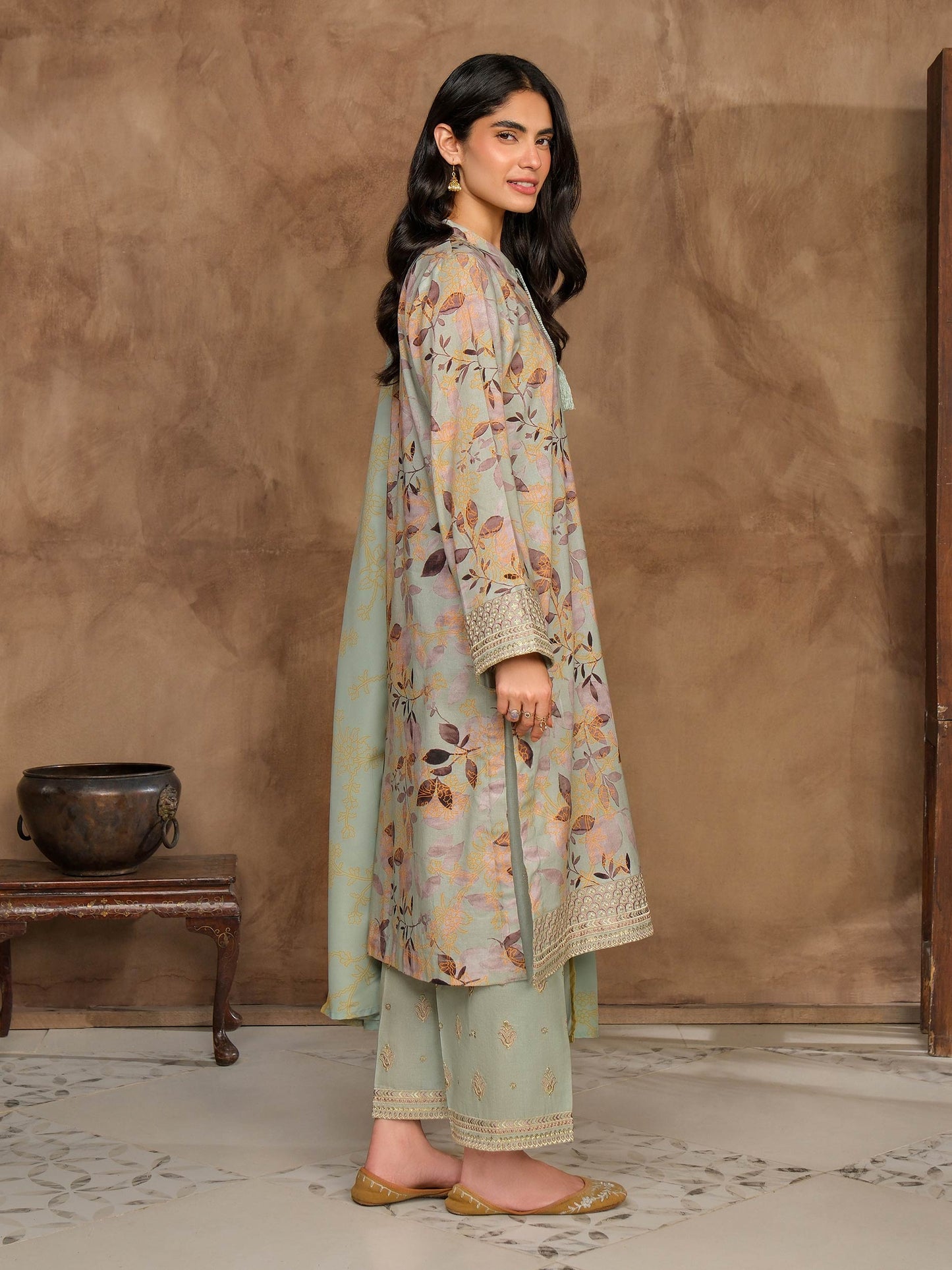 3 Piece Khaddar Suit-Embroidered (Unstitched)