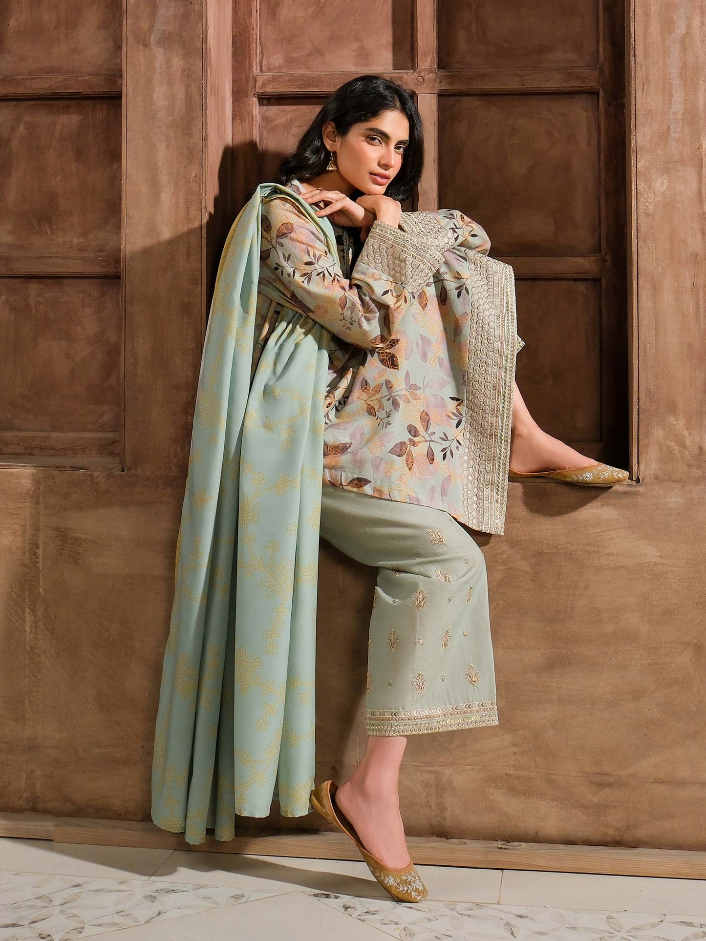 3 Piece Khaddar Suit-Embroidered (Unstitched)