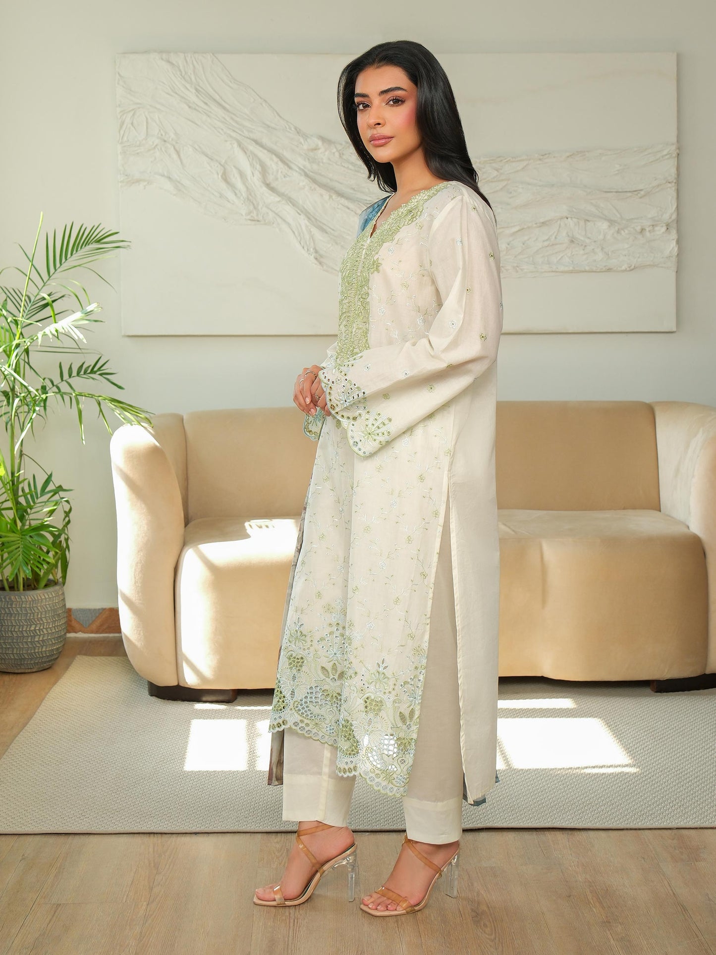 3 Piece Khaddar Suit-Embroidered (Unstitched)