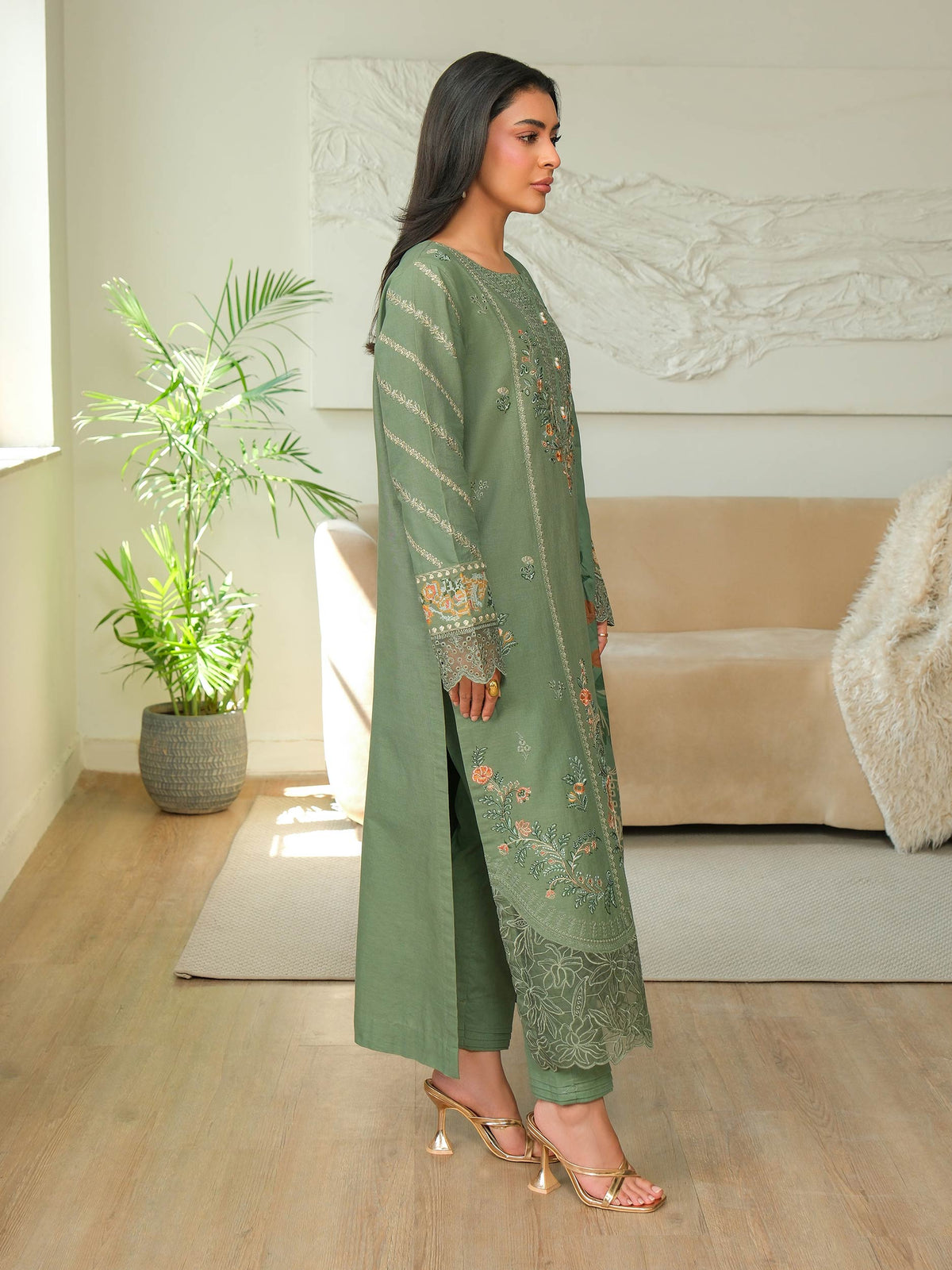 3 Piece Khaddar Suit-Embroidered (Unstitched)
