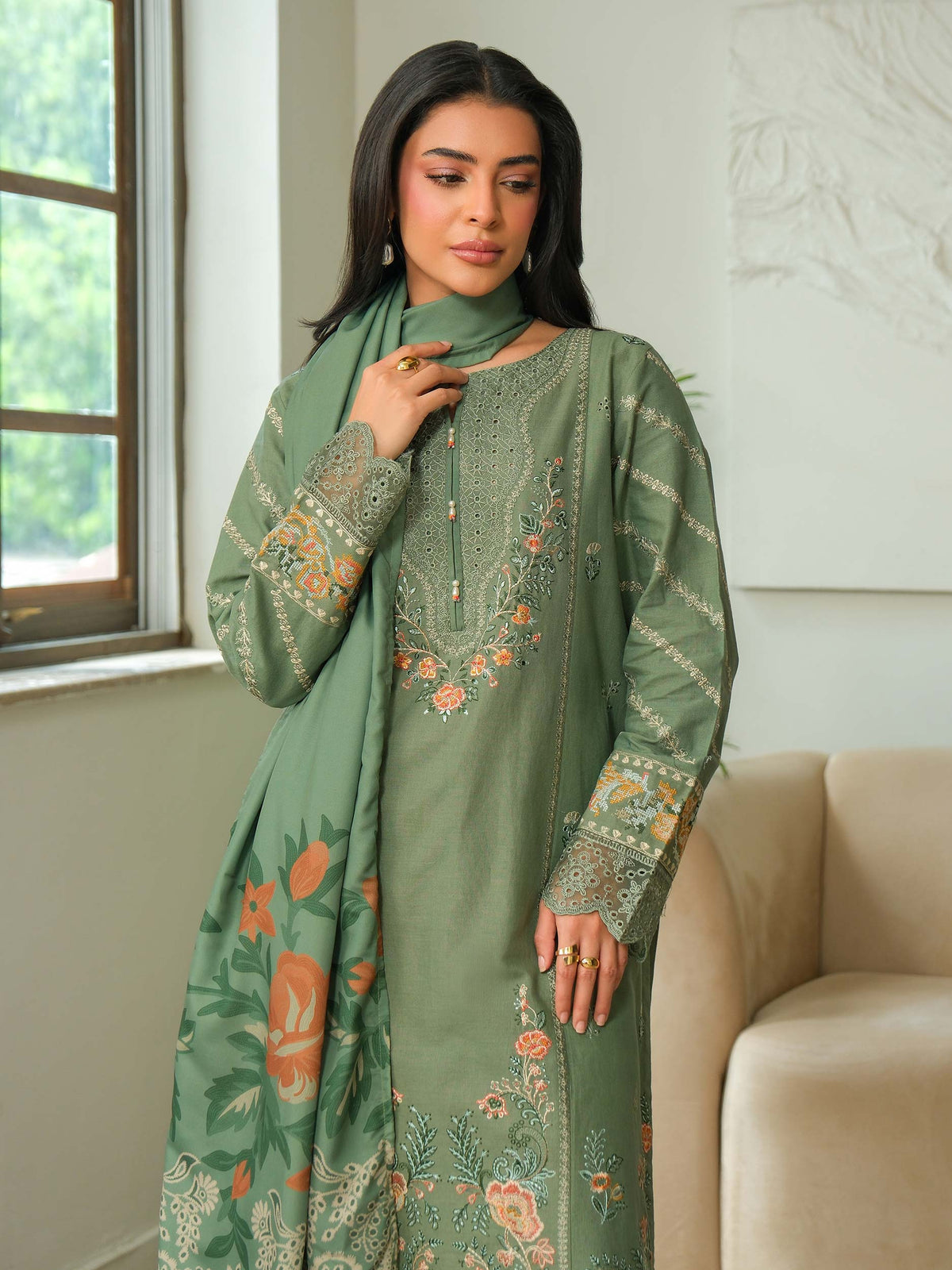 3 Piece Khaddar Suit-Embroidered (Unstitched)