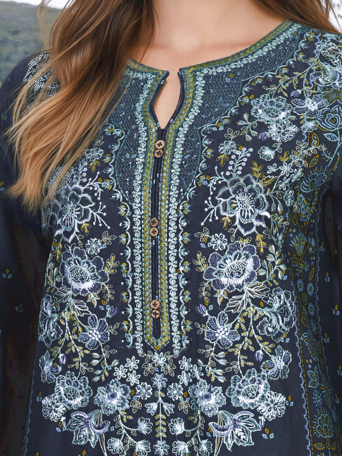 3 Piece Khaddar Suit- Embroidered (Unstitched)