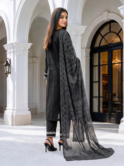 3 Piece Khaddar Suit- Embroidered (Unstitched)