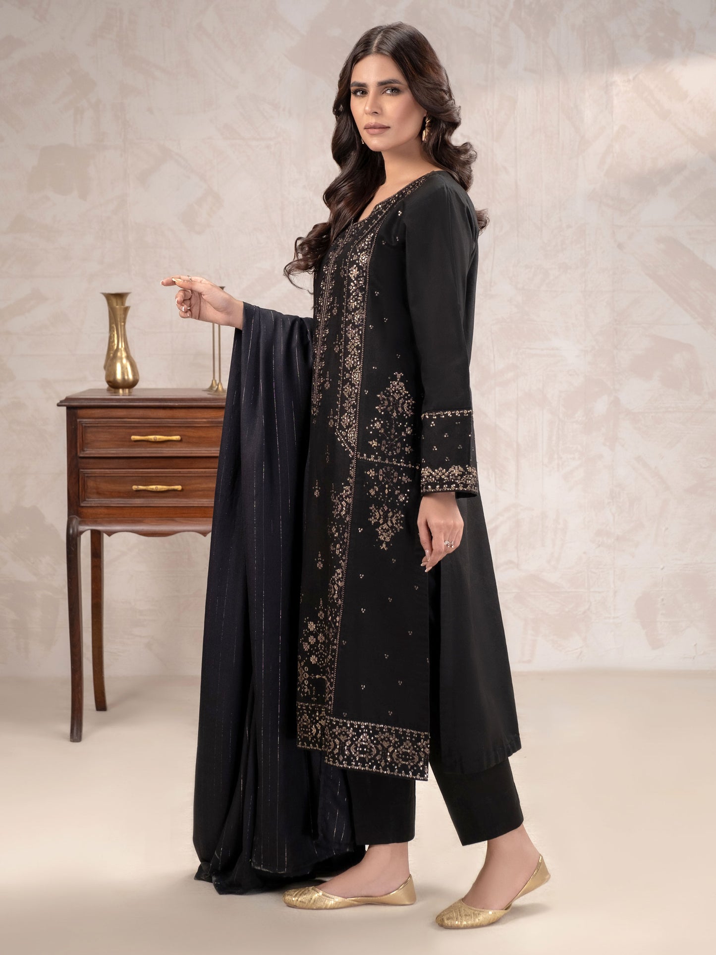 3 Piece Khaddar Suit-Embroidered (Unstitched)