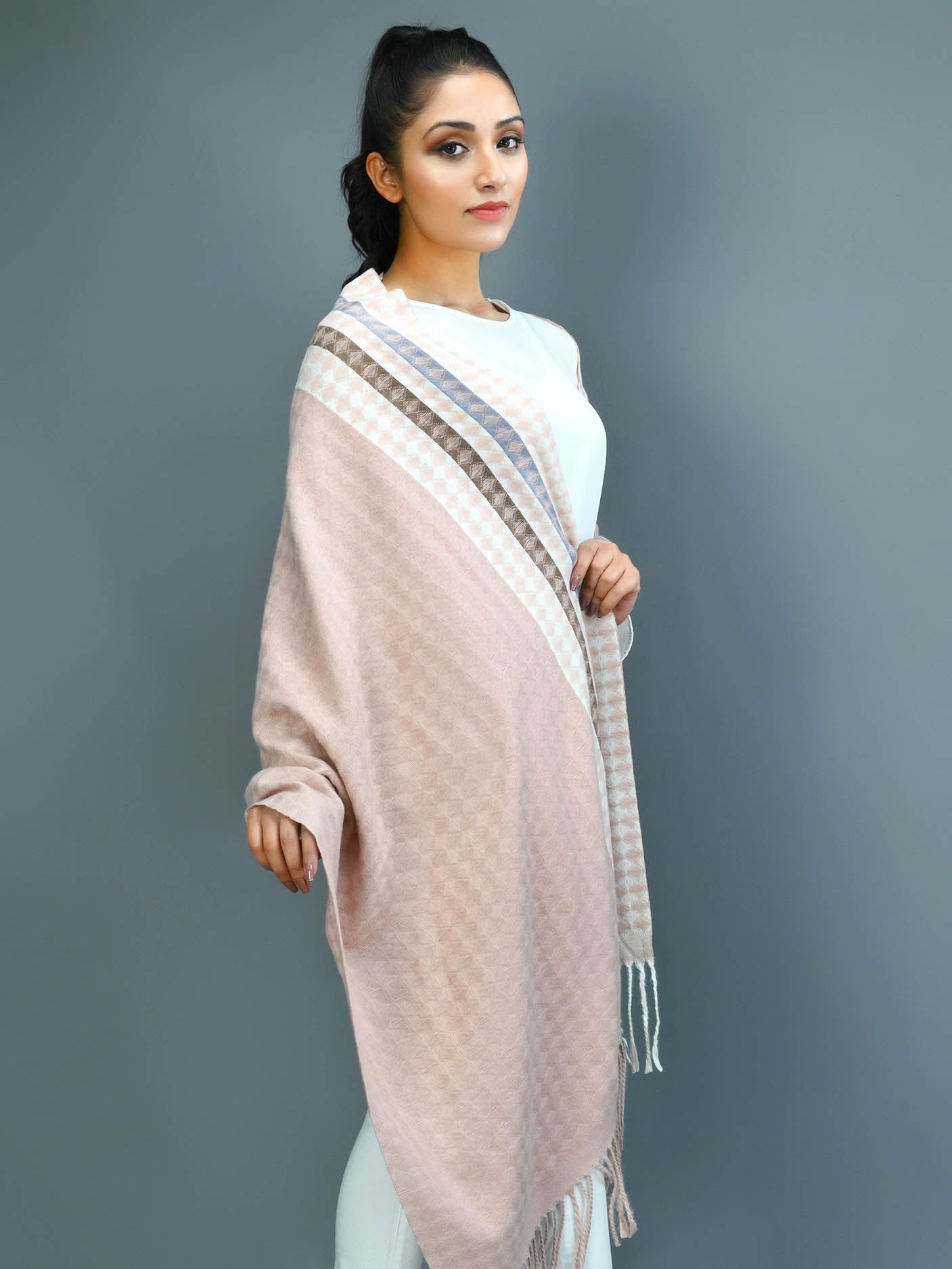 diamond-patterned-shawl