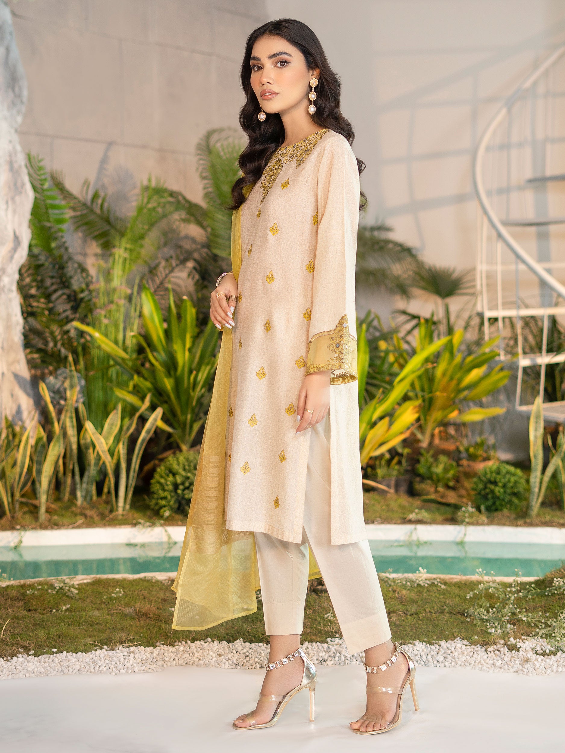 3-piece-embroidered-lawn-suit