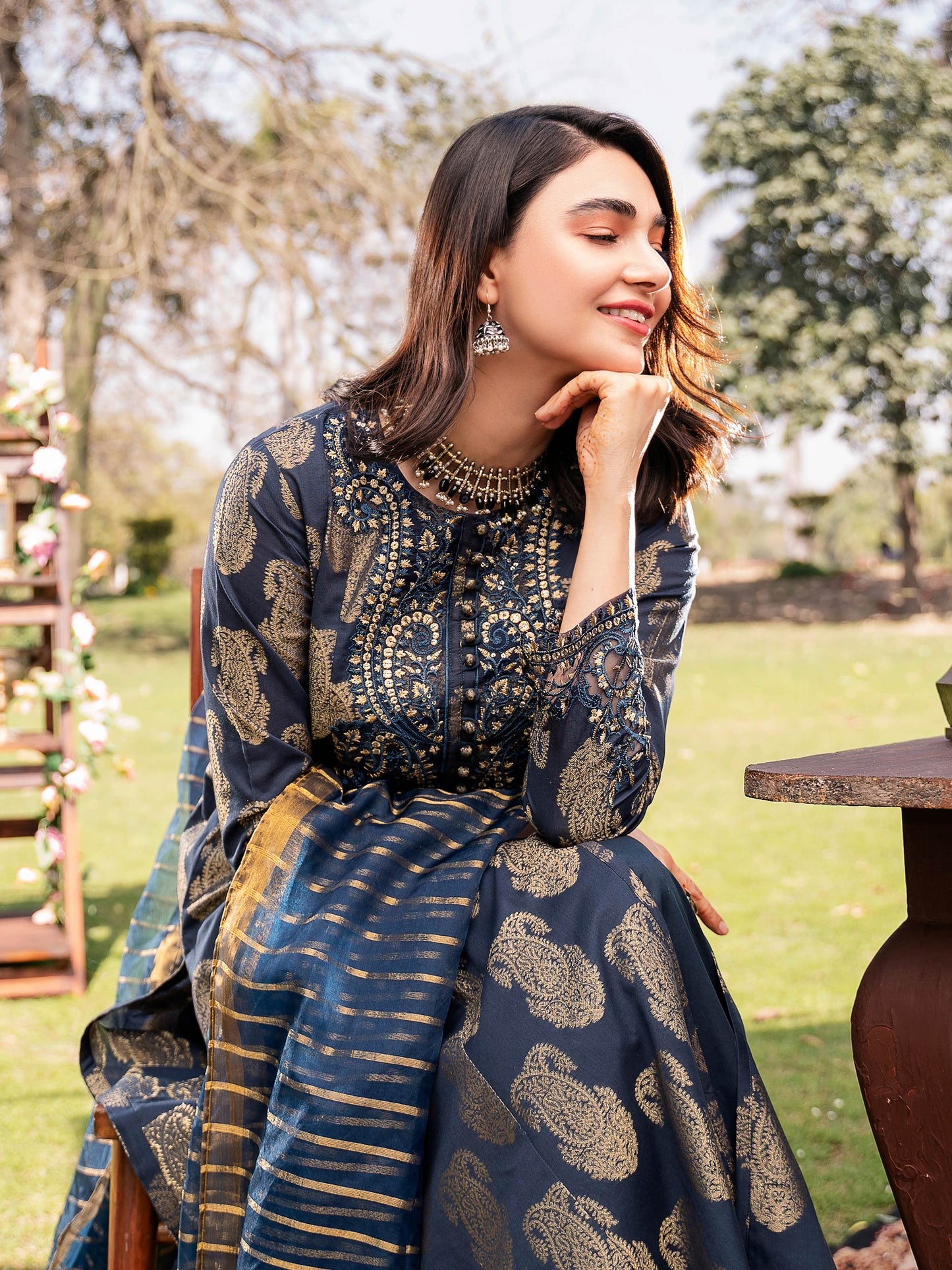 2 Piece Embroidered Jacquard Suit