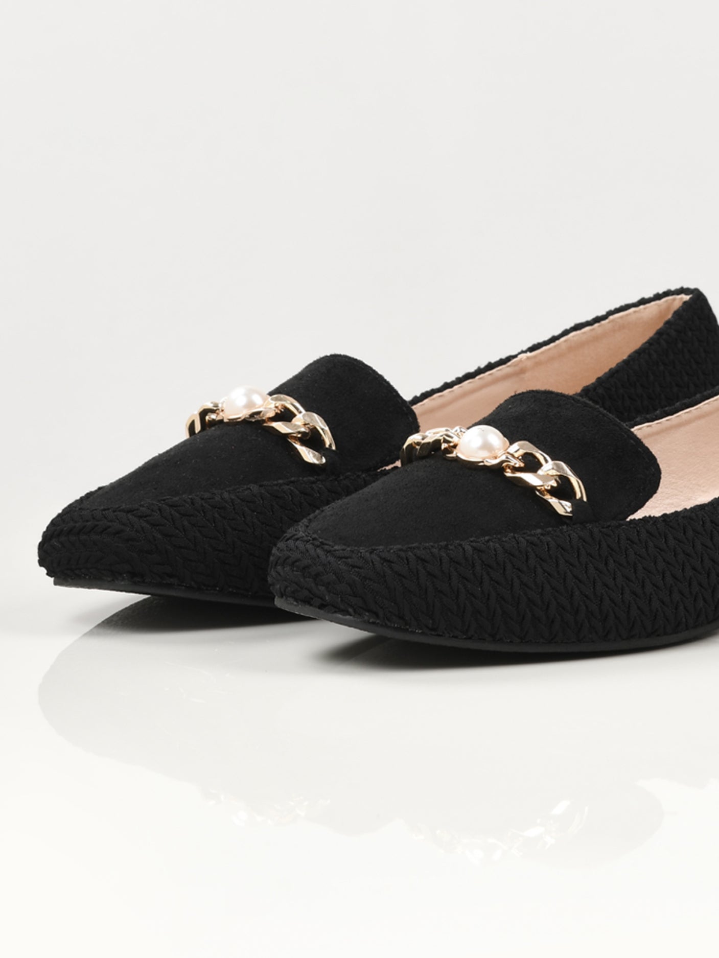 Textured Chain Shoes - Black