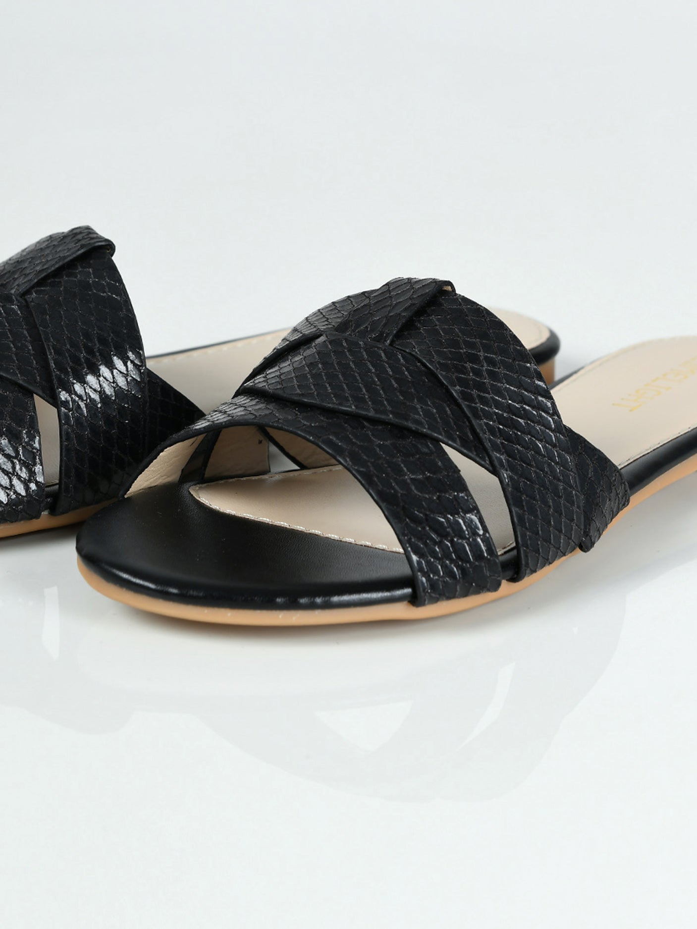 Textured Flat Sandals - Black