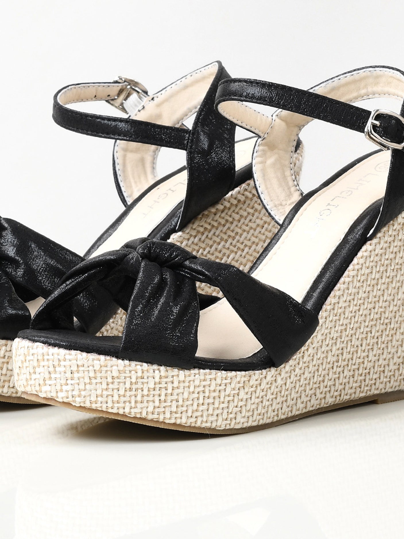 Shiny Knotted Wedges - Black