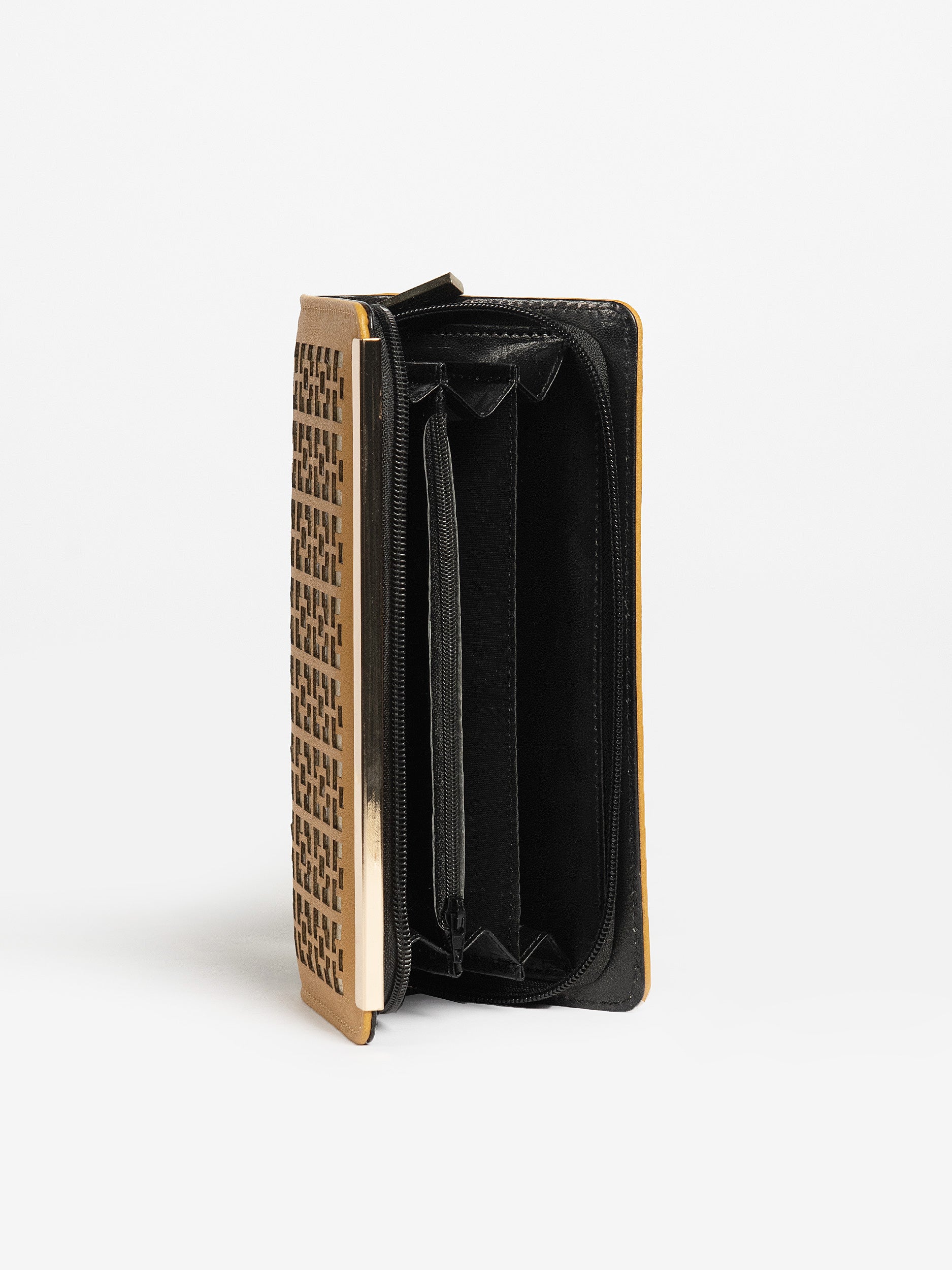 textured-zipper-wallet