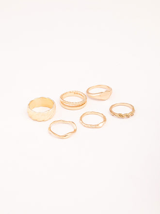 golden-metallic-ring-set