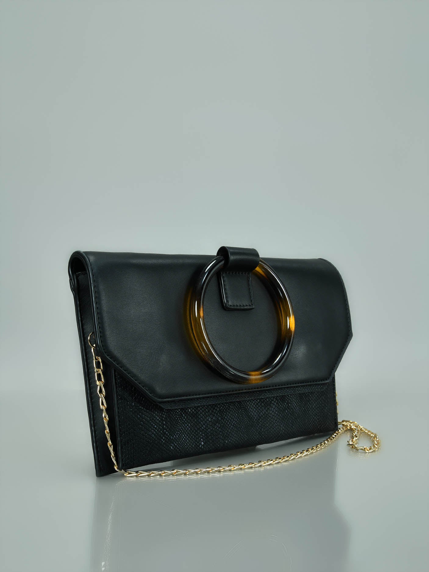Ring Handle Clutch
