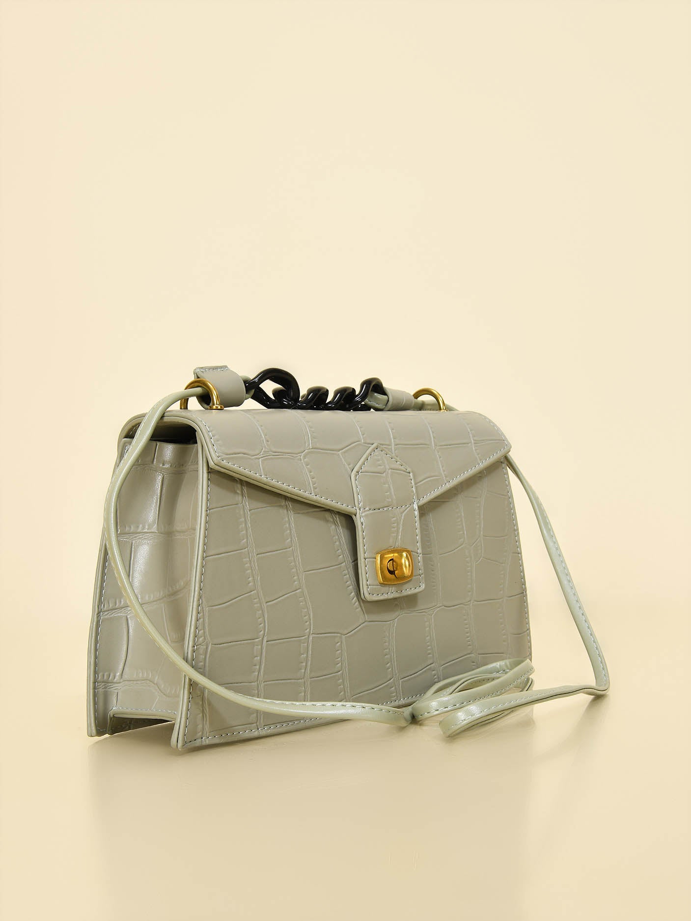 trapezoid-patterened-handbag
